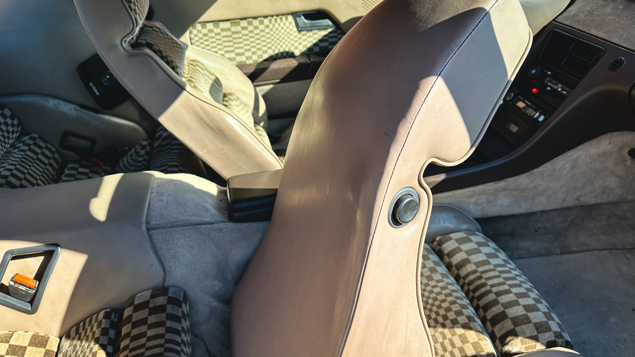 Innenraumfoto von 1983 Porsche 928 S (30)