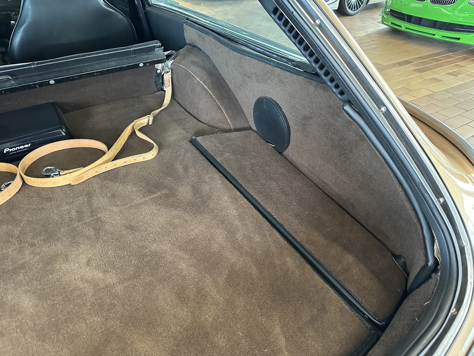 Interior image of 1973 Volvo 1800 ES (34)