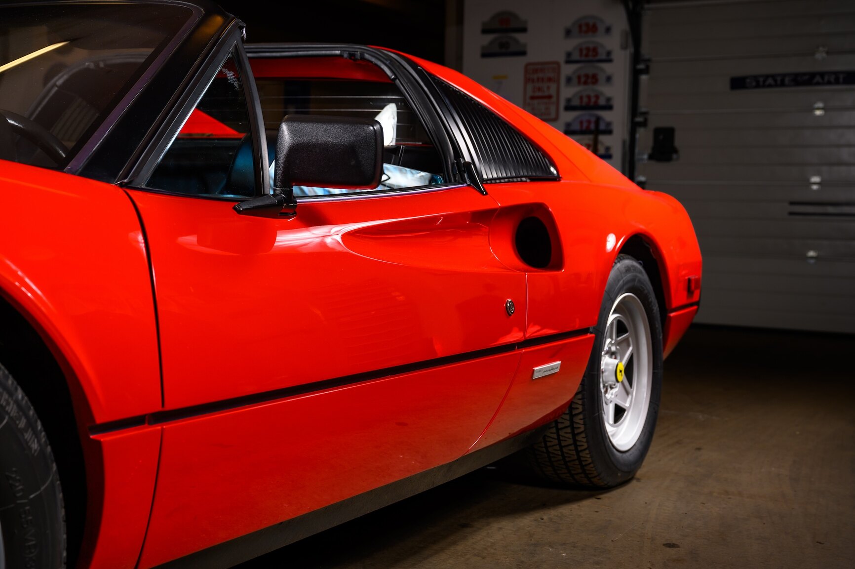 Exteriörbild på 1982 Ferrari 308 GTSI