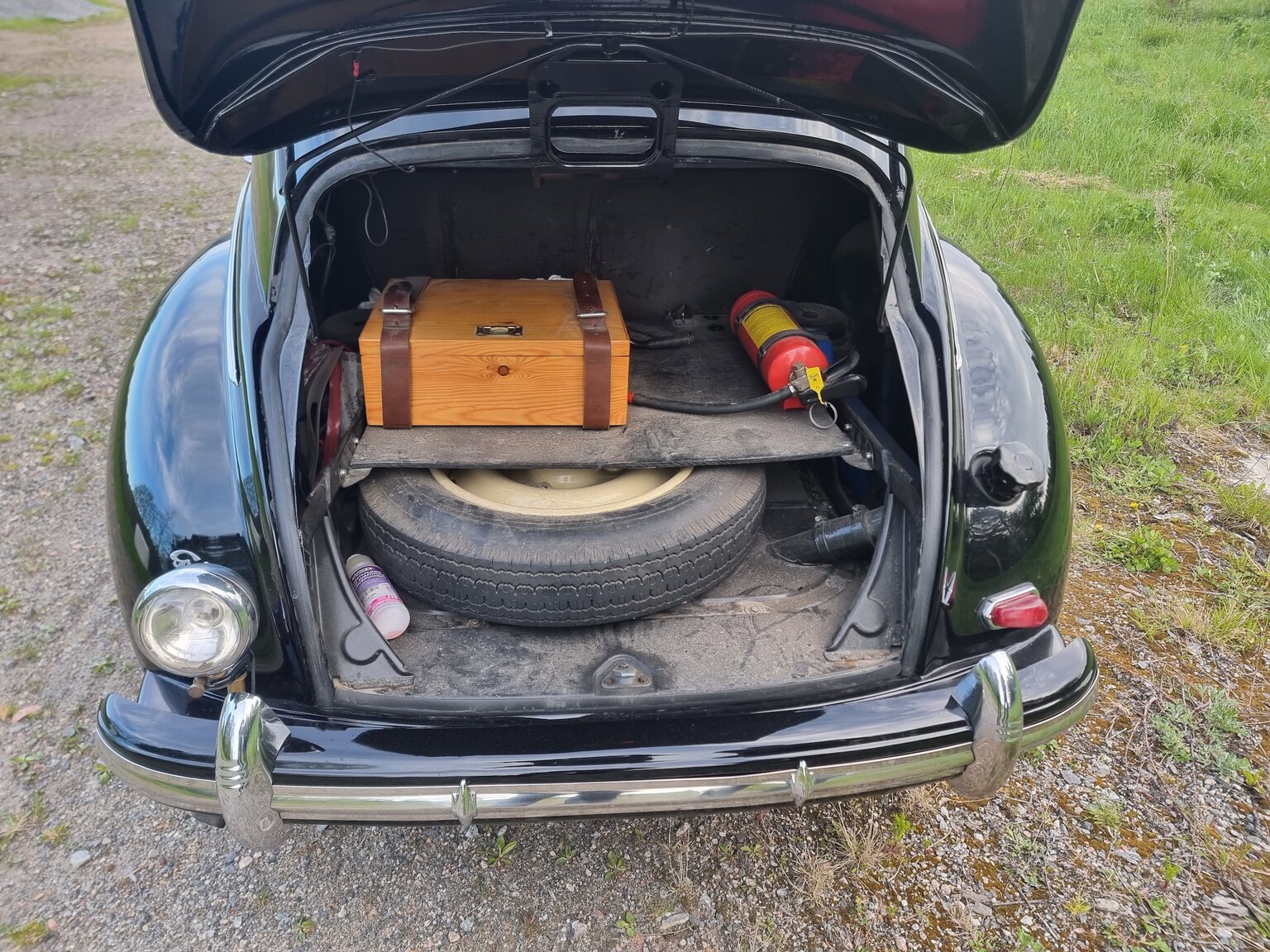 Interior image of 1951 Peugeot 203 De Luxe