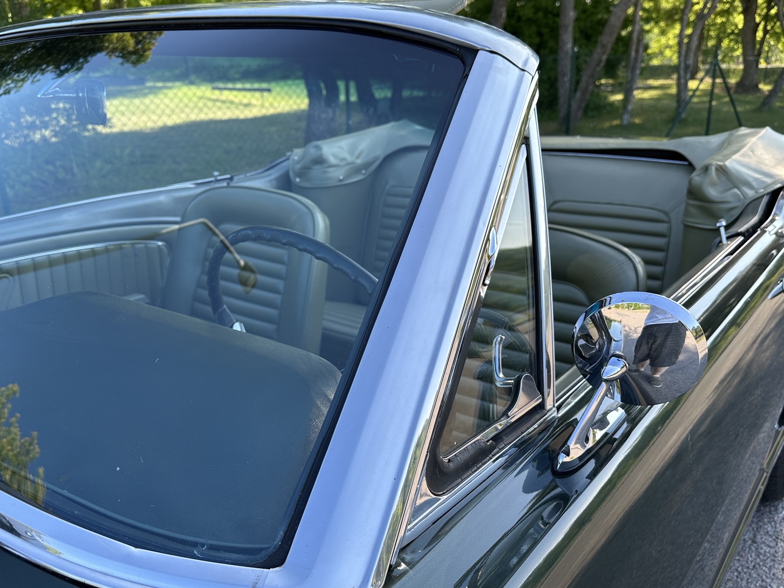 Exteriörbild på 1965 Ford Mustang 289 Cabriolet