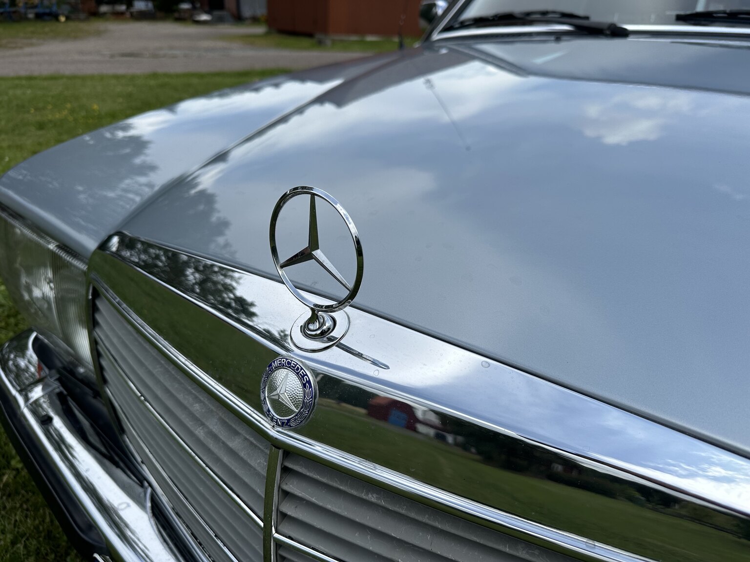 Exteriörbild på 1984 Mercedes-Benz 230 CE