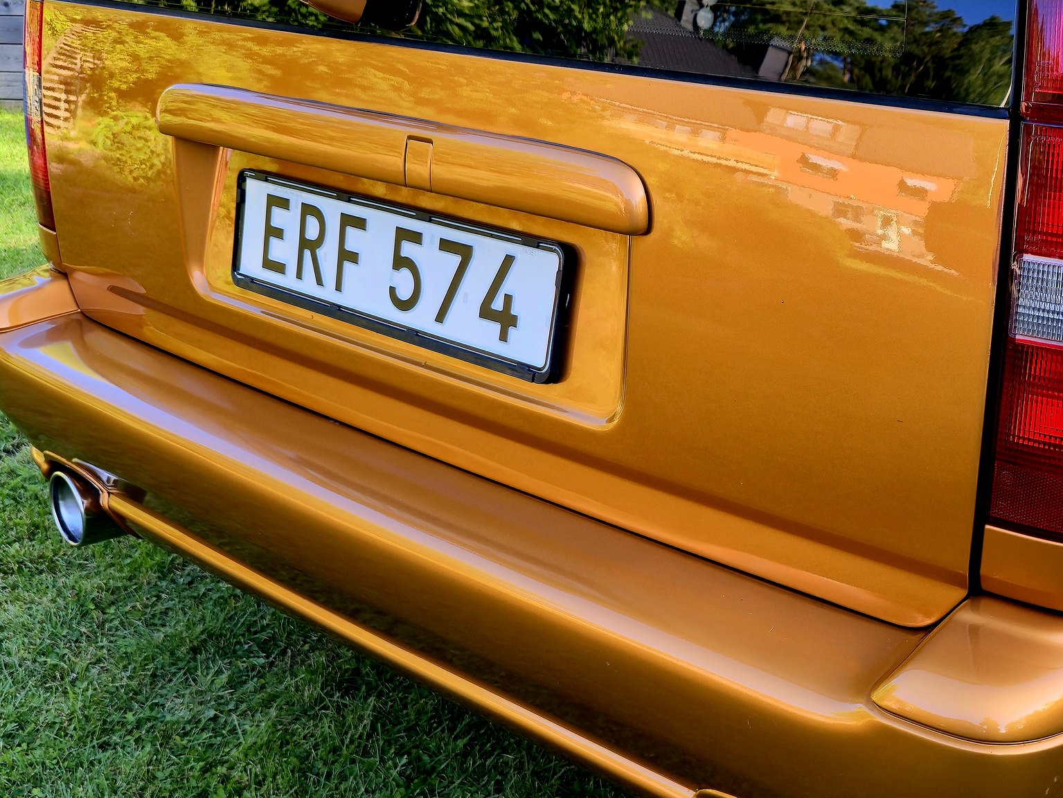Exterior image of 1998 Volvo V70 R 2.3 T Automatisk