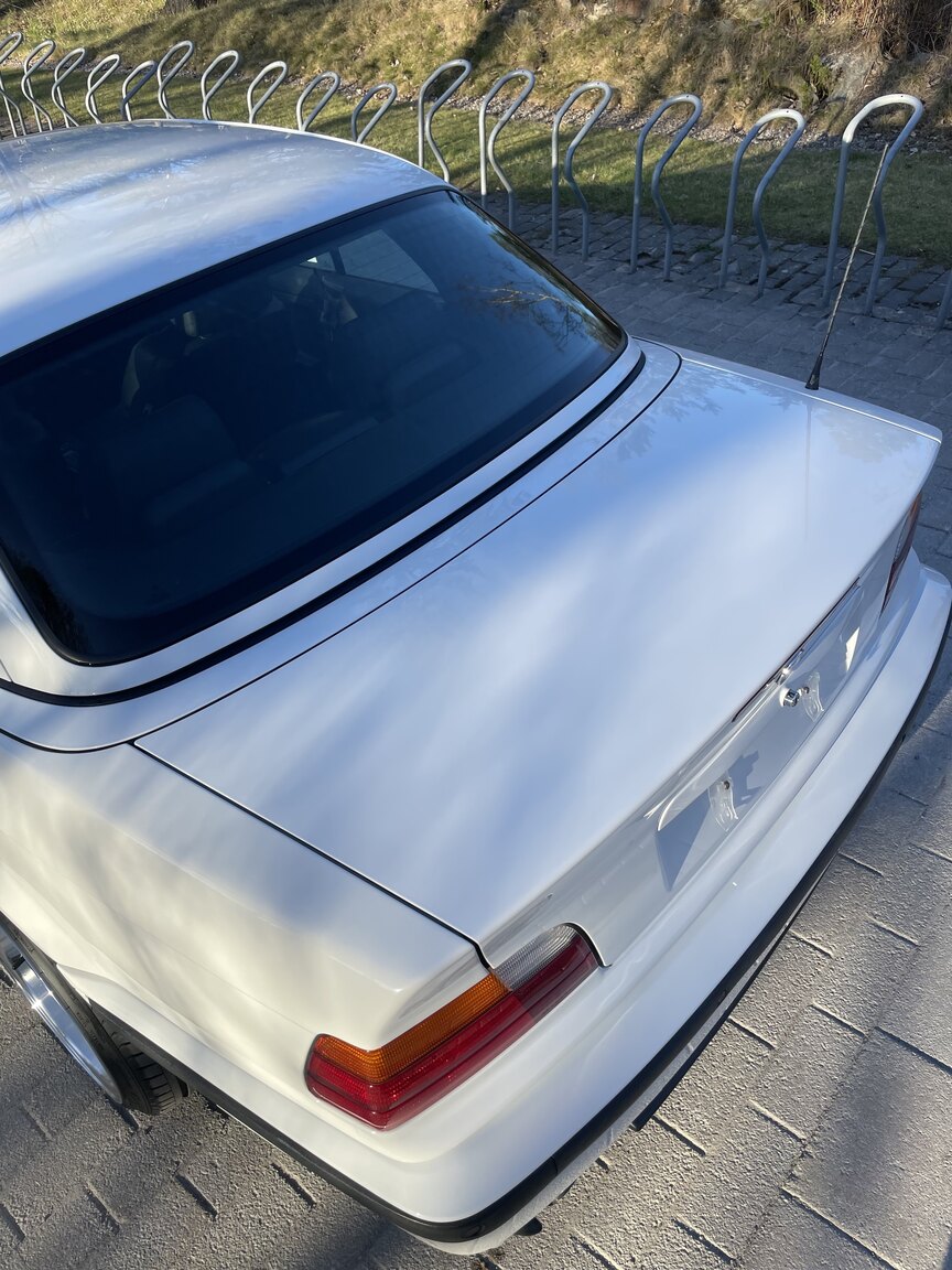 Exterior image of 1995 BMW 328 iA Convertible