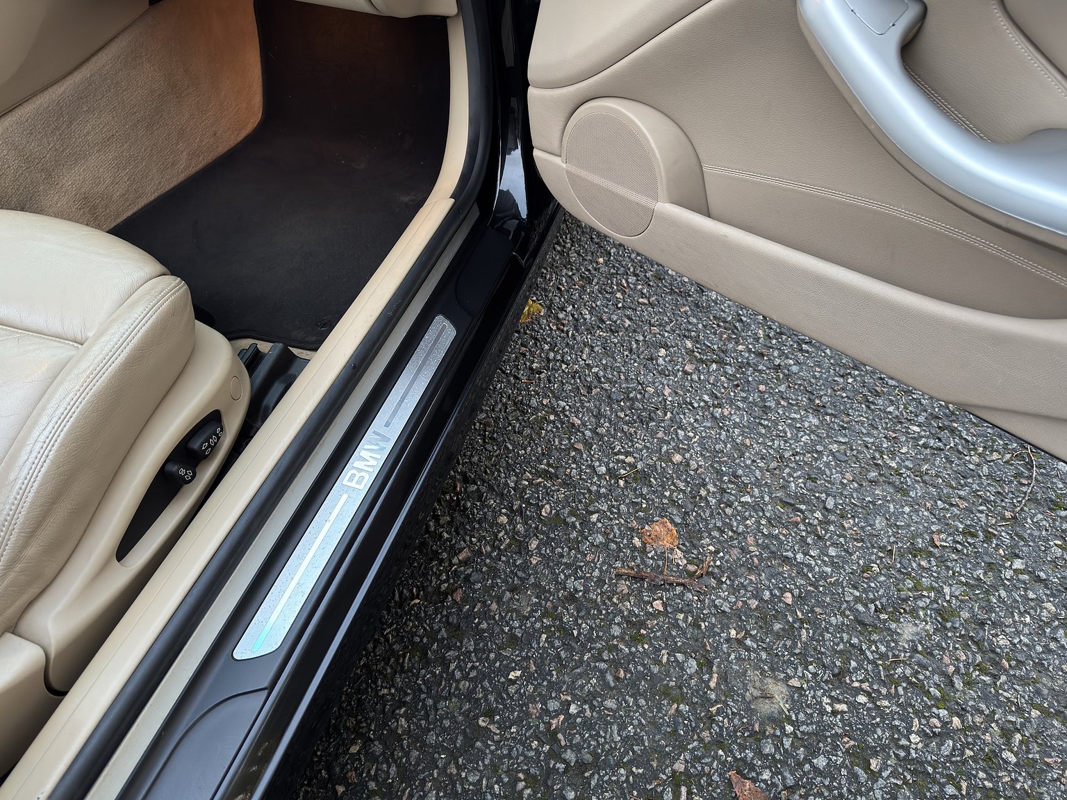 Interior image of 2001 BMW 325IA CAB