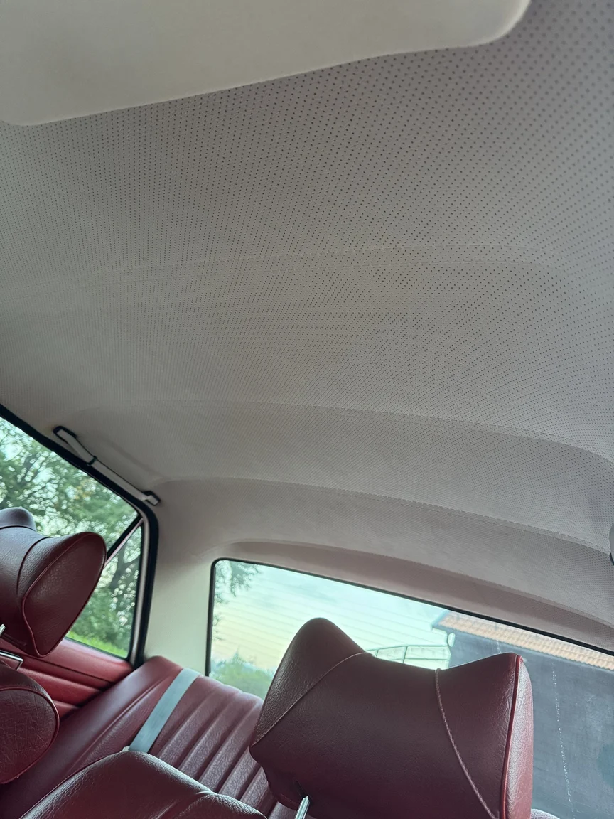 Innenraumfoto von 1972 Mercedes-Benz 200 (14)