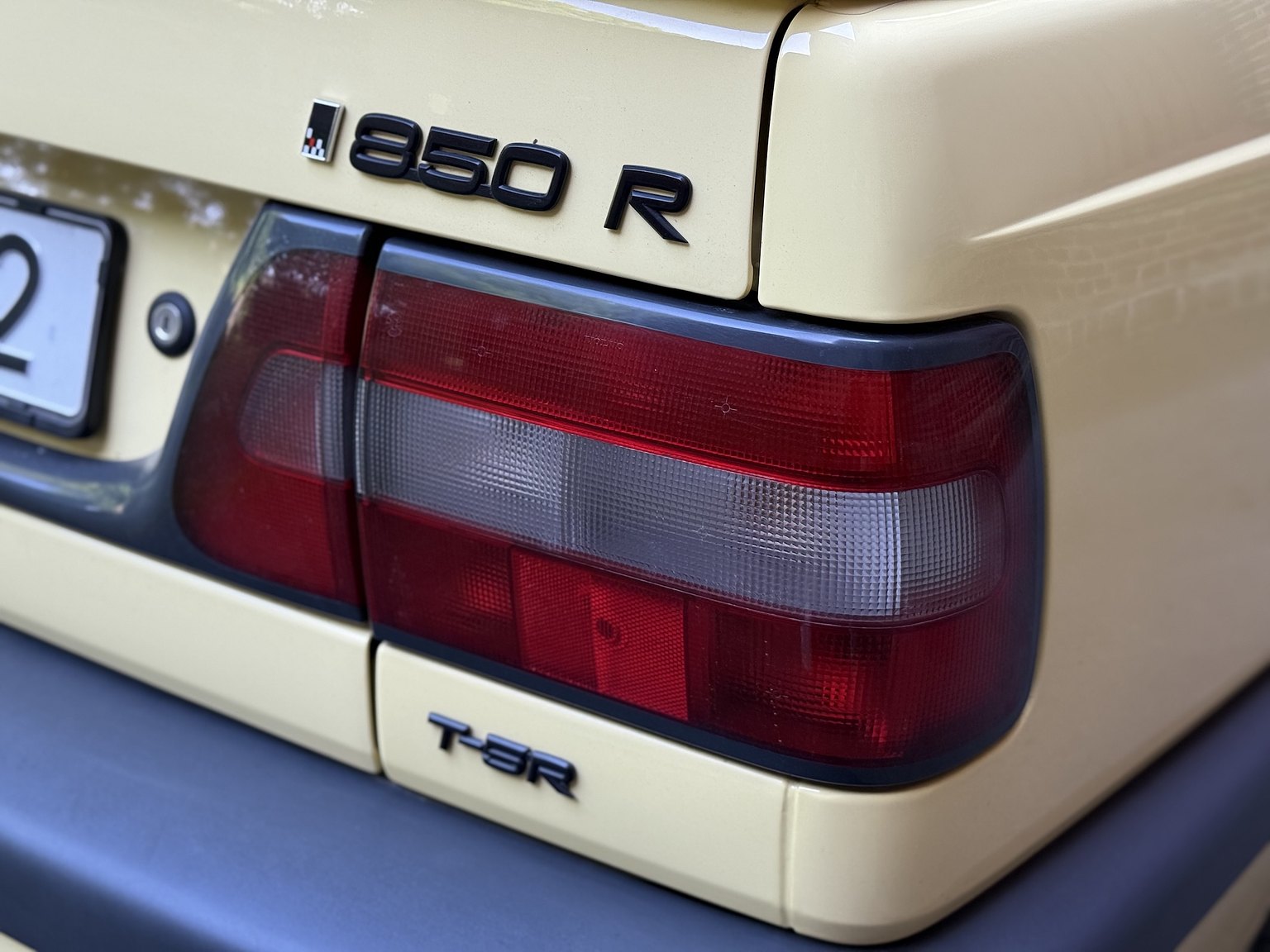 Exterior image of 1995 Volvo 850 T-5R