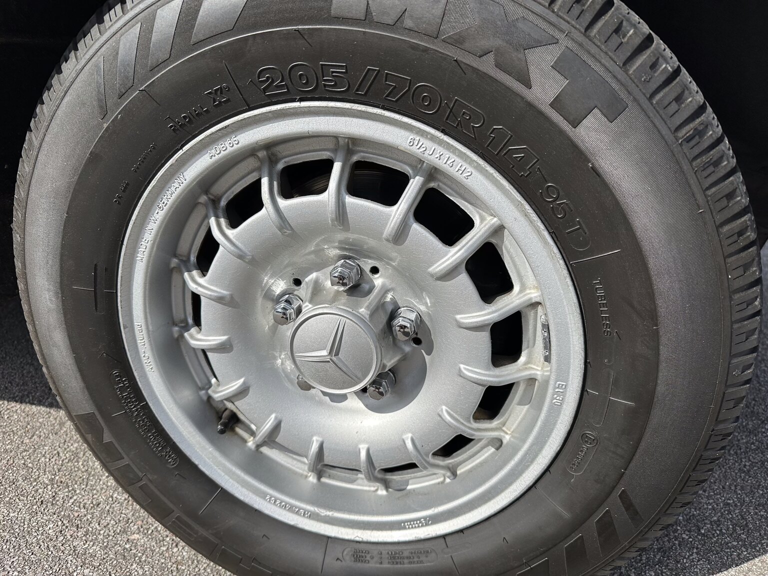Exteriörbild på 1972 Mercedes-Benz 350 SL