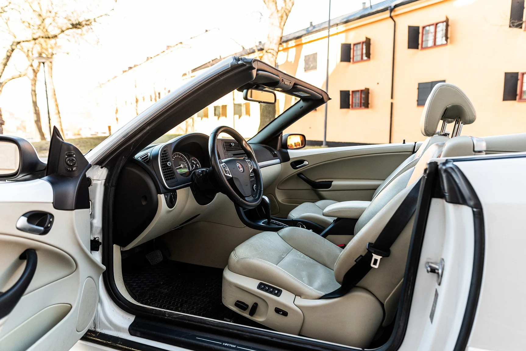 Interior image of 2008 SAAB 9-3 Vector 2.0T Cabriolet (3)