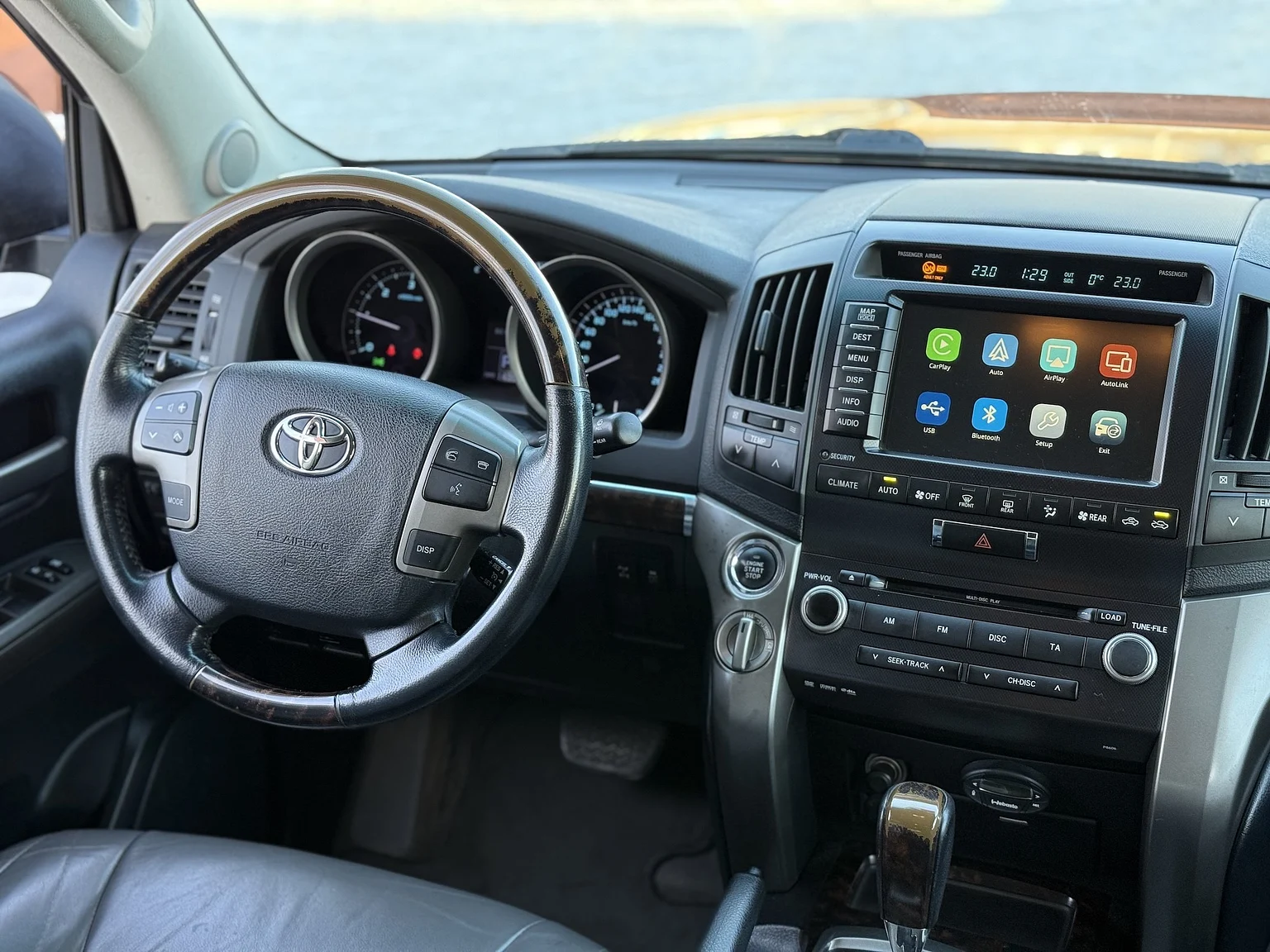 Innenraumfoto von 2008 Toyota Land Cruiser 200 Series 4.5 V8 (44)