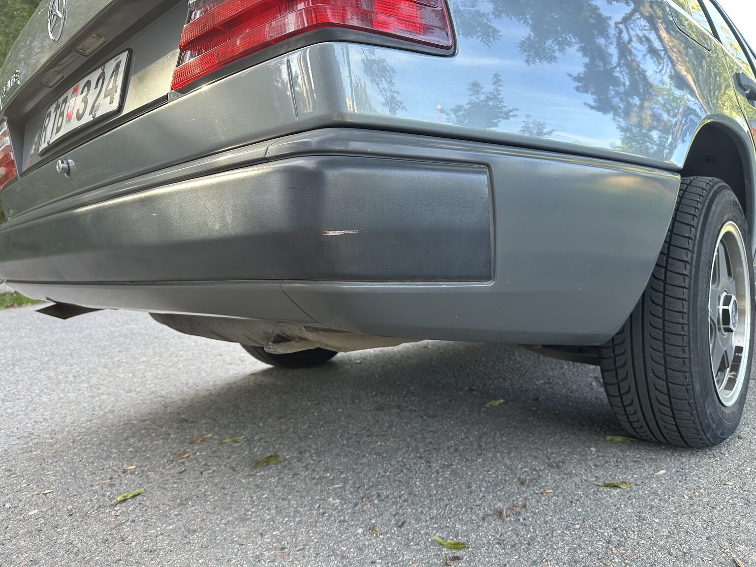 Exteriörbild på 1989 Mercedes-Benz 230E