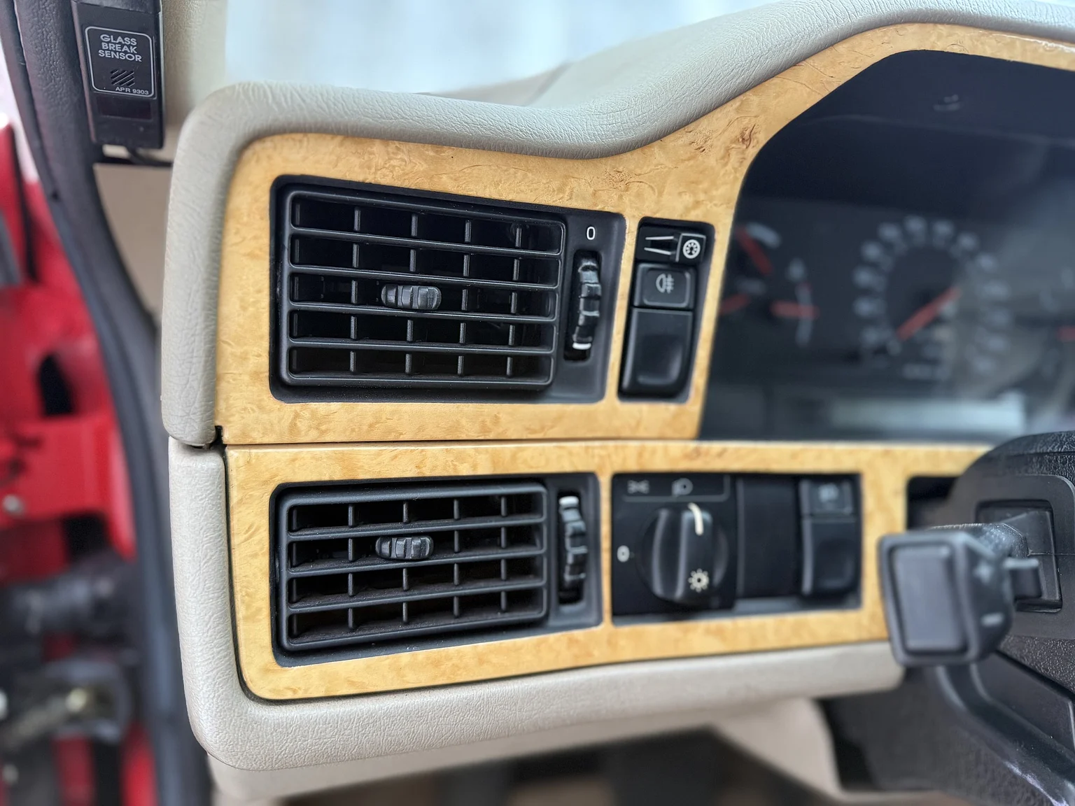 Interior image of 1996 Volvo 850R (21)