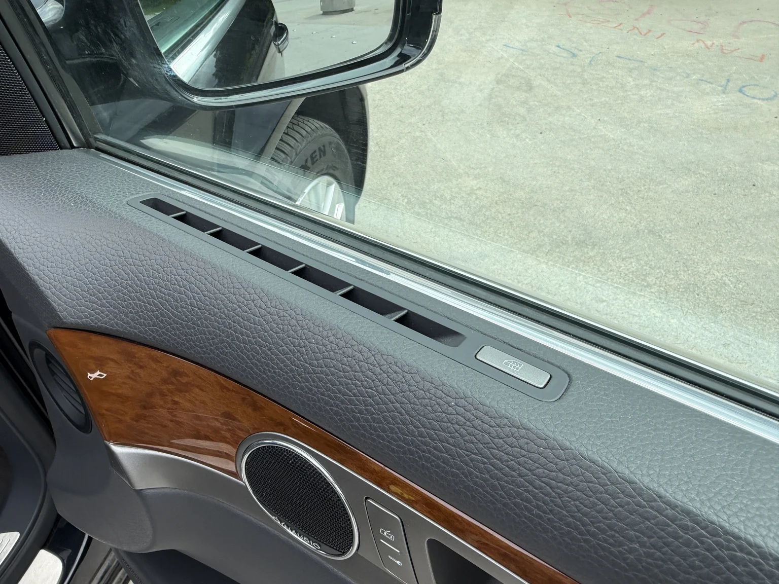 Interior image of 2013 Volkswagen Phaeton 3.0 TDI (74)