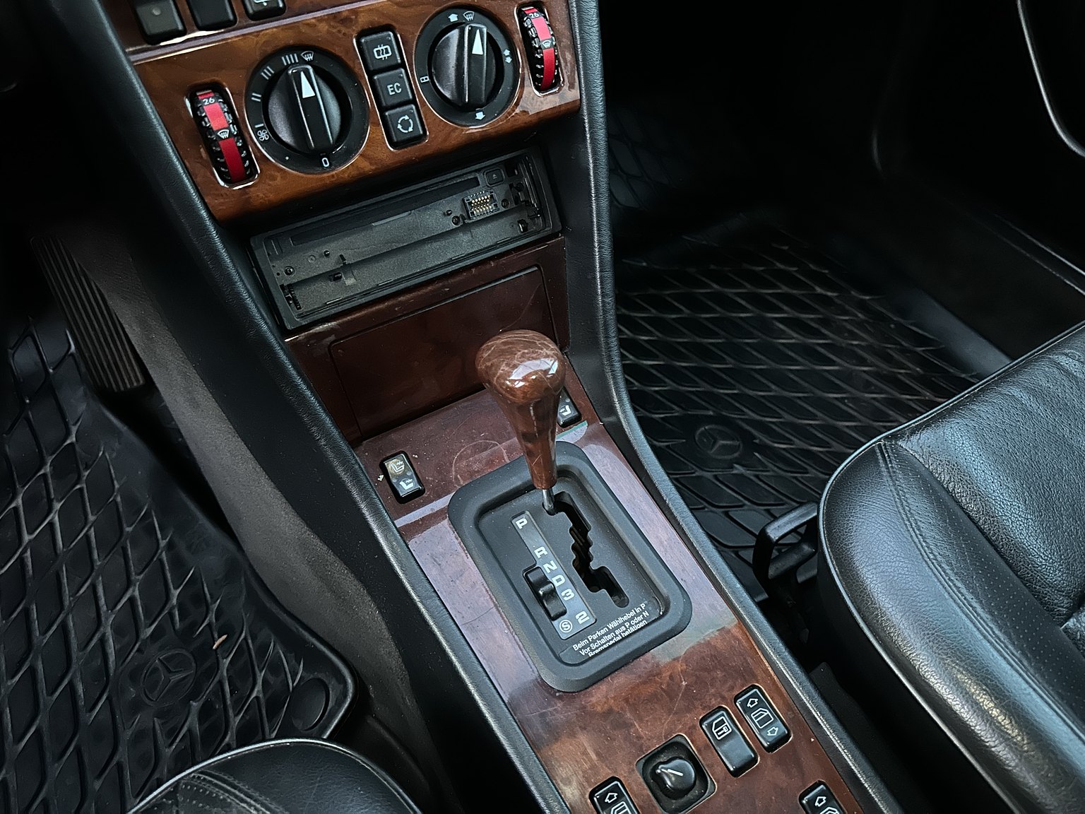 Interior image of 1996 MERCEDES-BENZ E 320 T