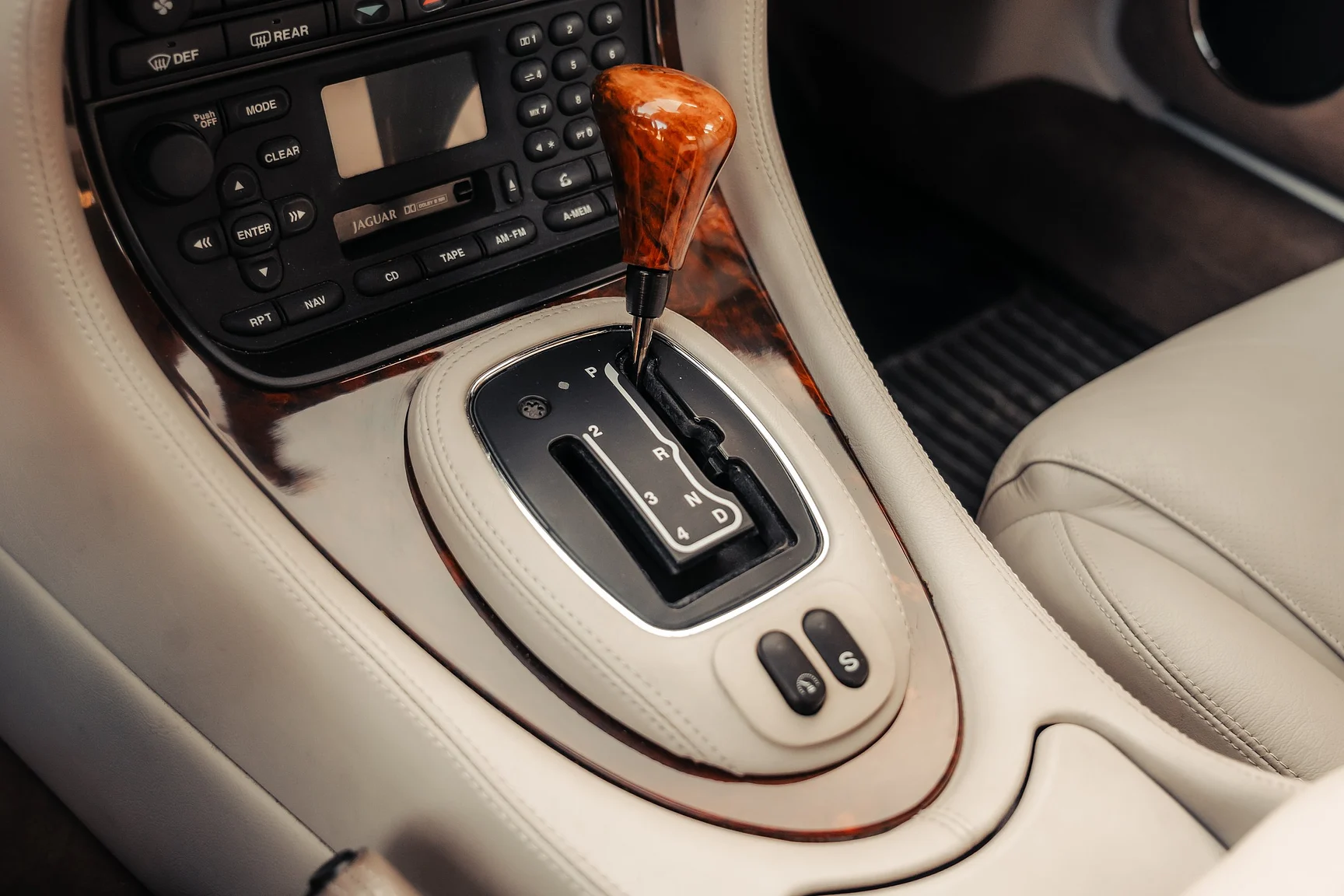 Interior image of 2001 Jaguar  Xj 4,0 Sovereign (13)