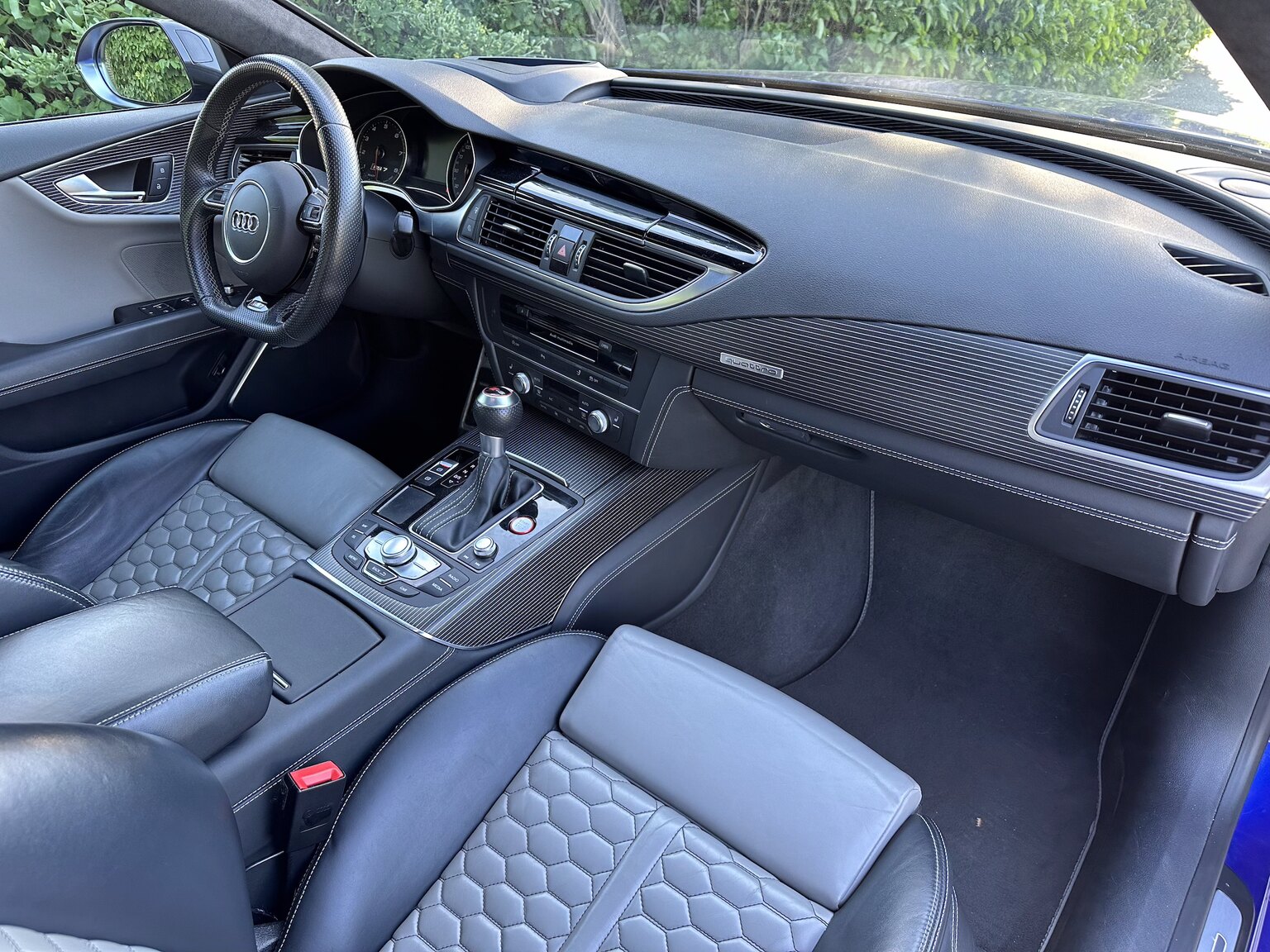 Interiörbild 2015 Audi RS7 (28)