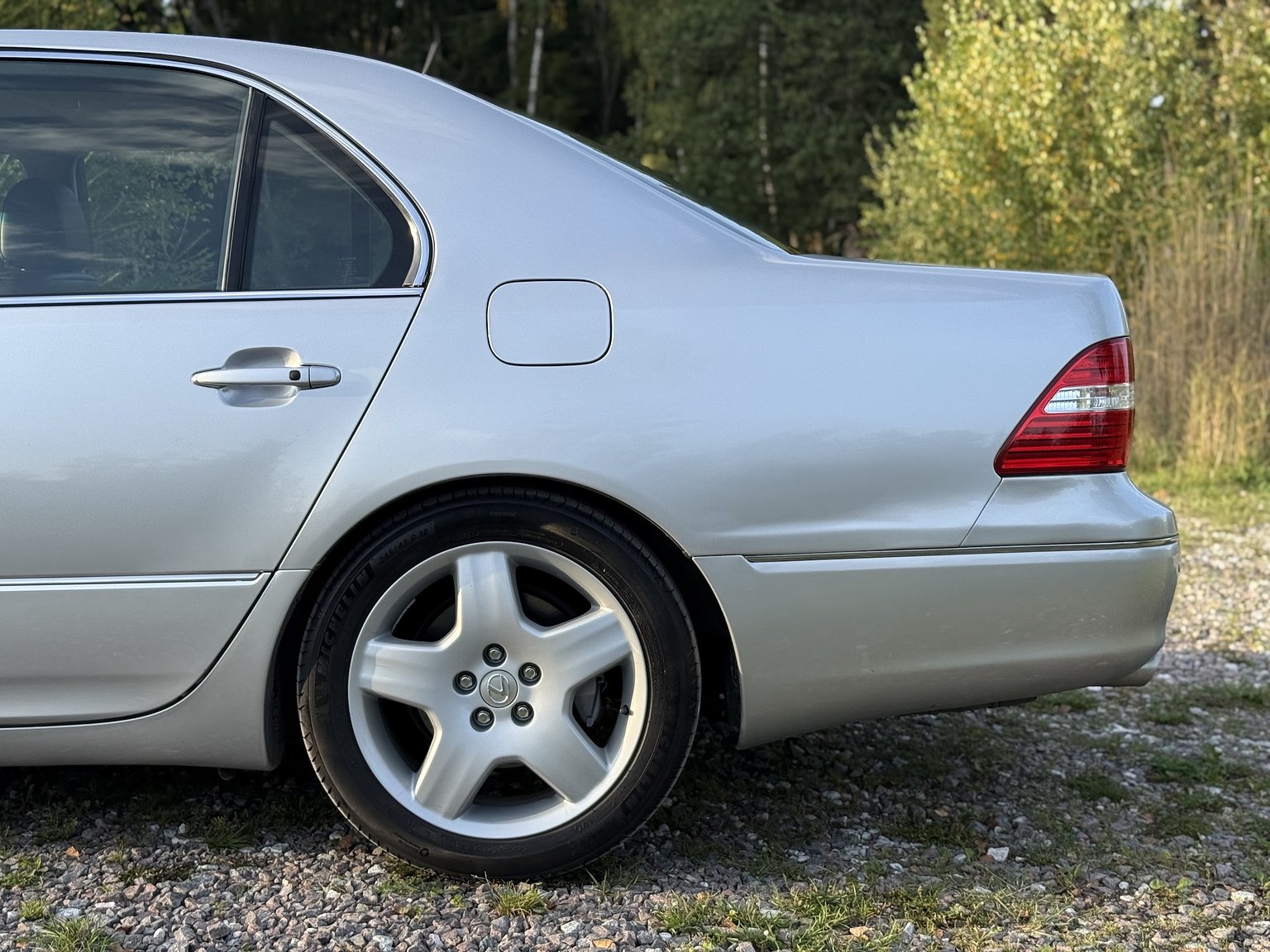 Exteriörbild på 2005 Lexus LS 430 4.3 V8