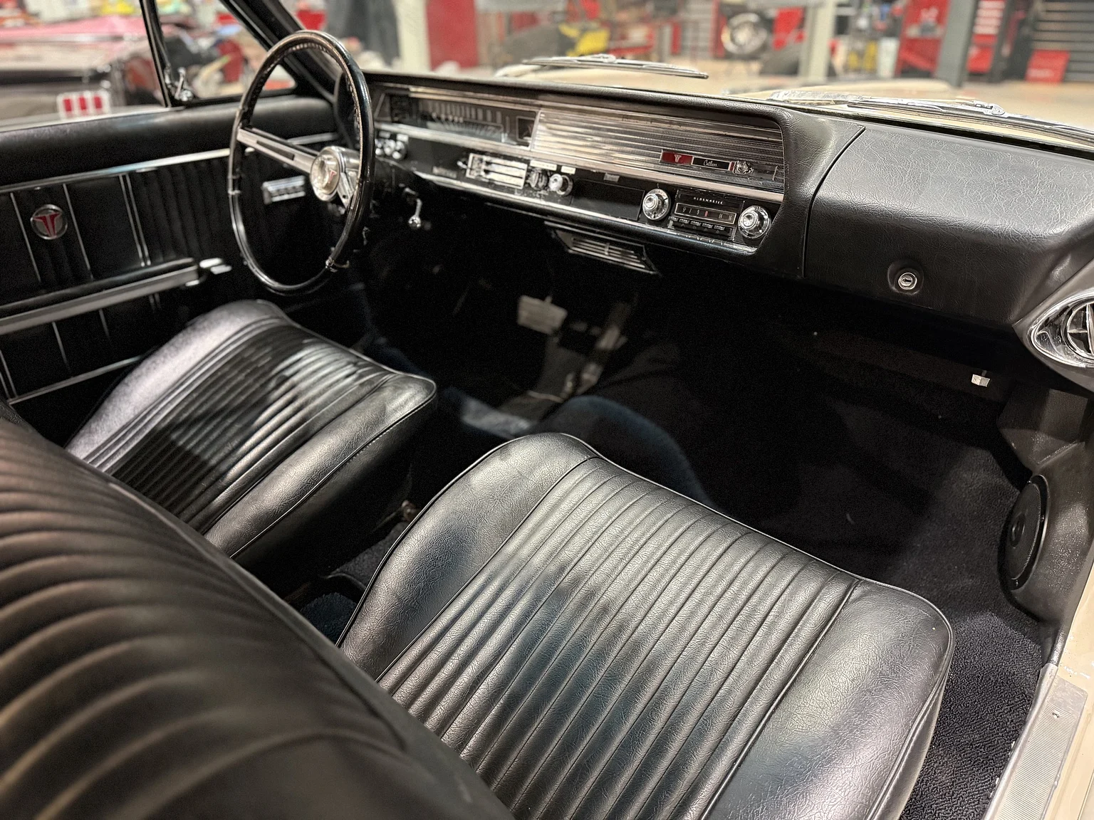 Interior image of 1964 Oldsmobile Cutlass Convertible (23)