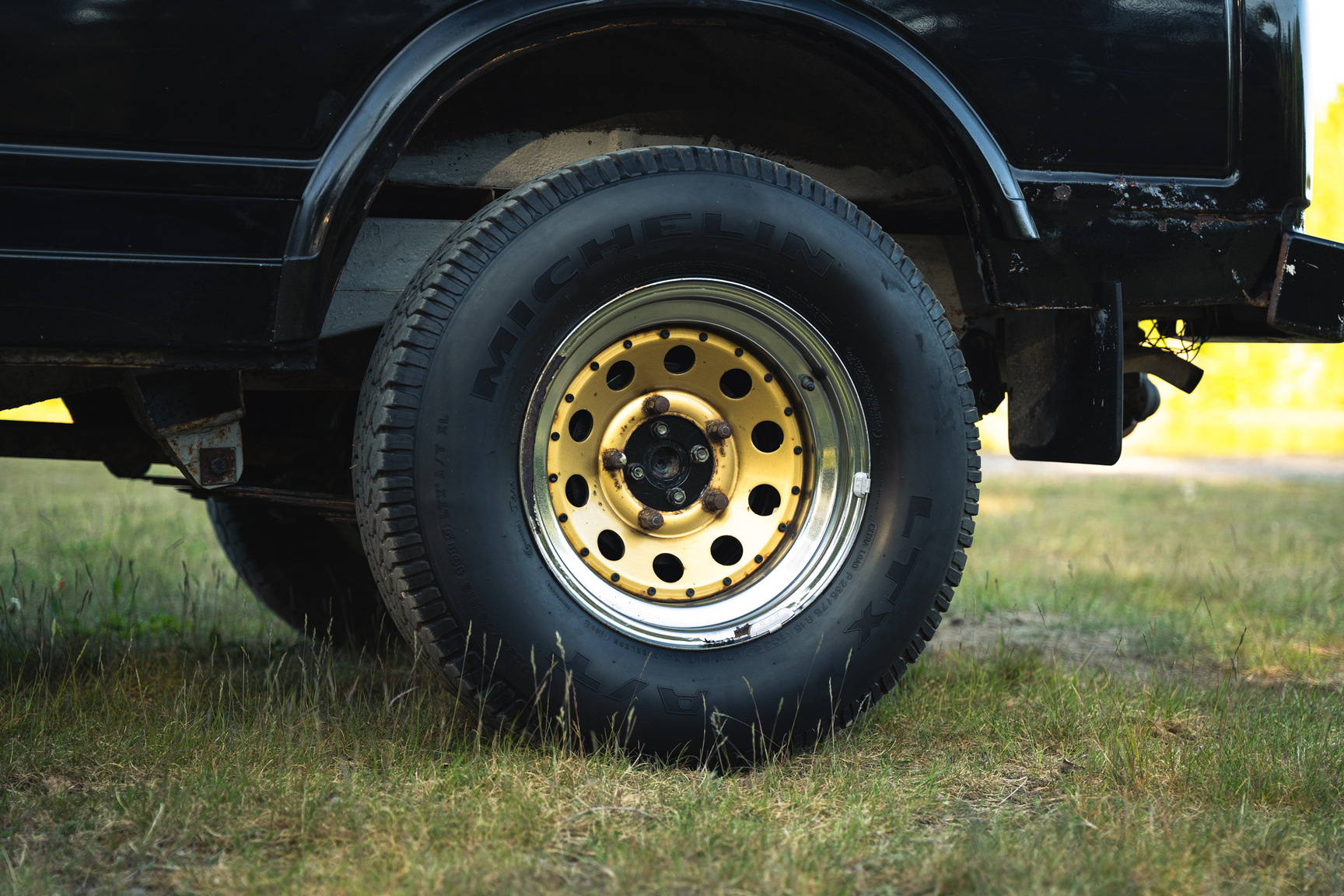 Exterior image of 1987 Suzuki SJ413 long