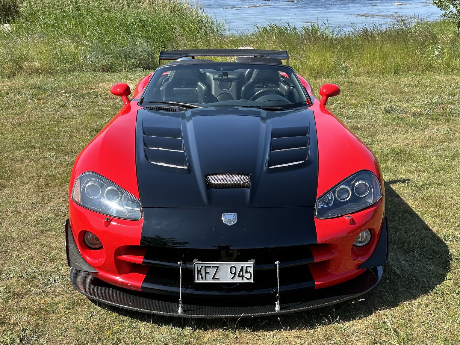 Exterior image of 2004 Dodge Viper SRT-10 (19)