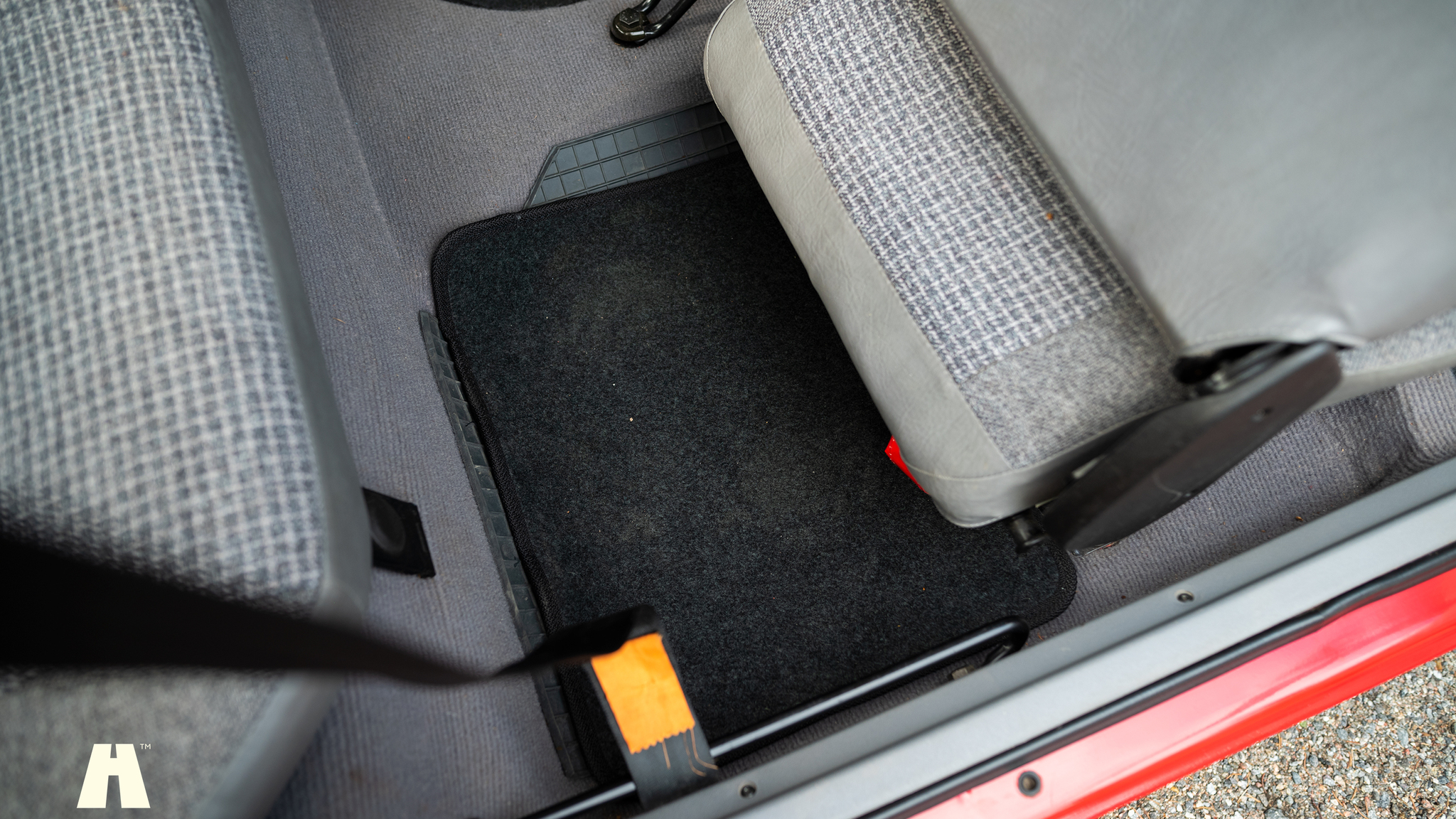 Interior image of 1986 Ford Escort 1.6 Hatchback 3-door  (43)