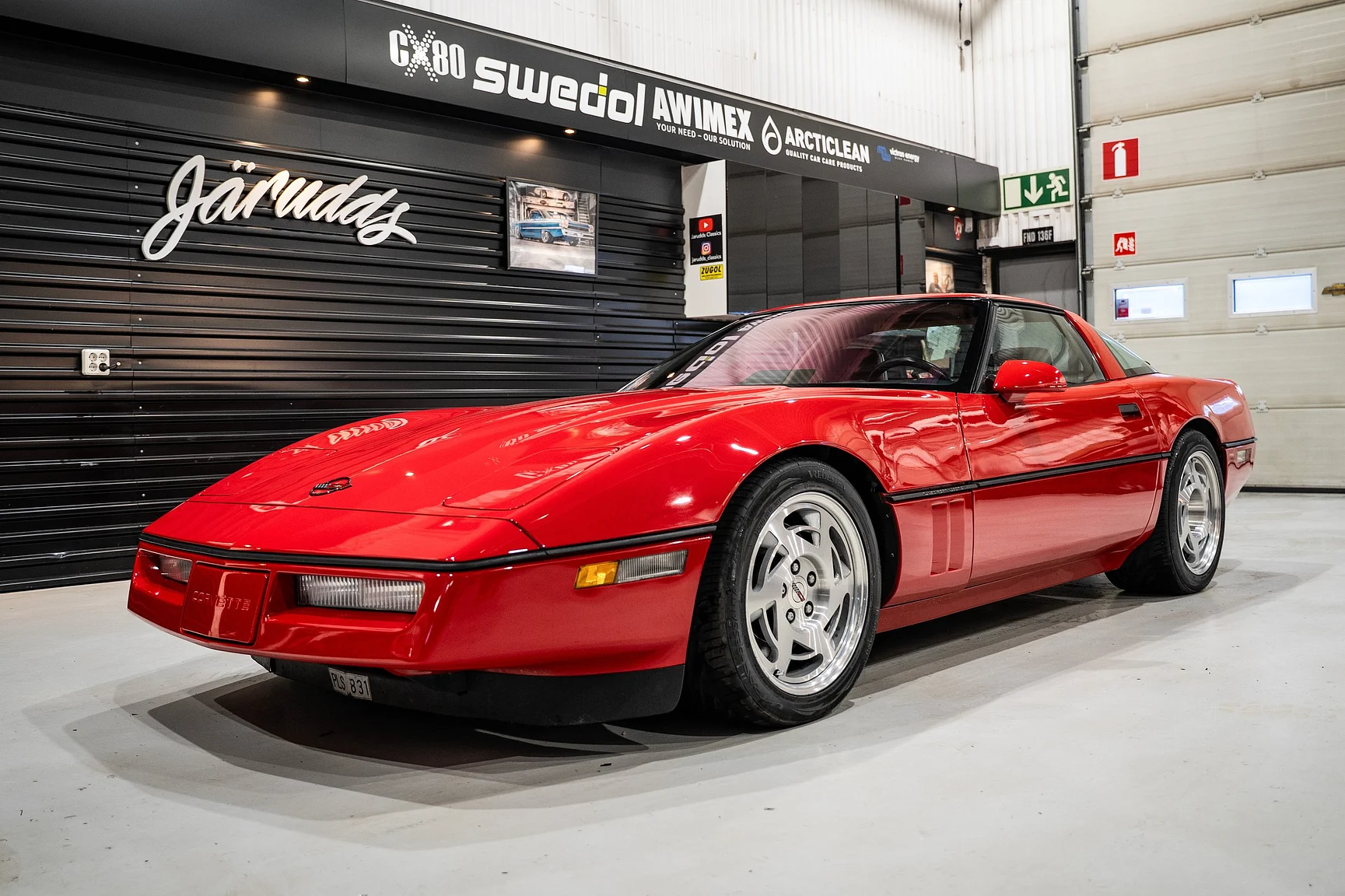 Exterior image of 1990 Chevrolet Corvette ZR-1 (25)