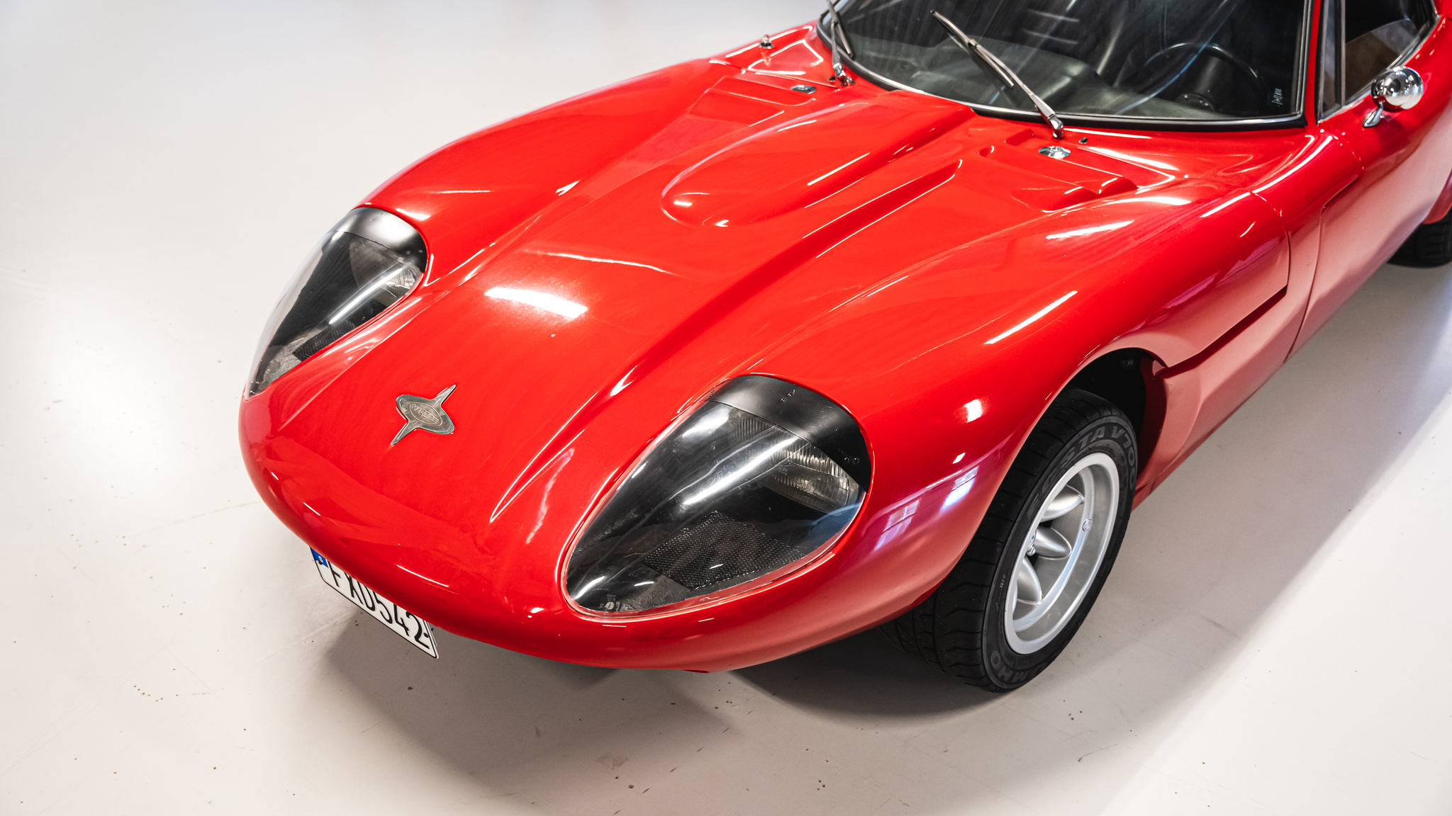 Exteriörbild på 1970 Marcos GT (14)