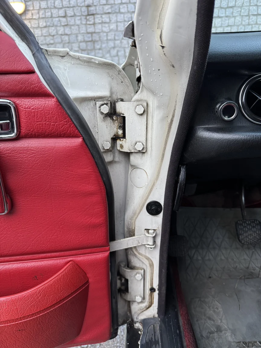 Innenraumfoto von 1972 Mercedes-Benz 200 (3)