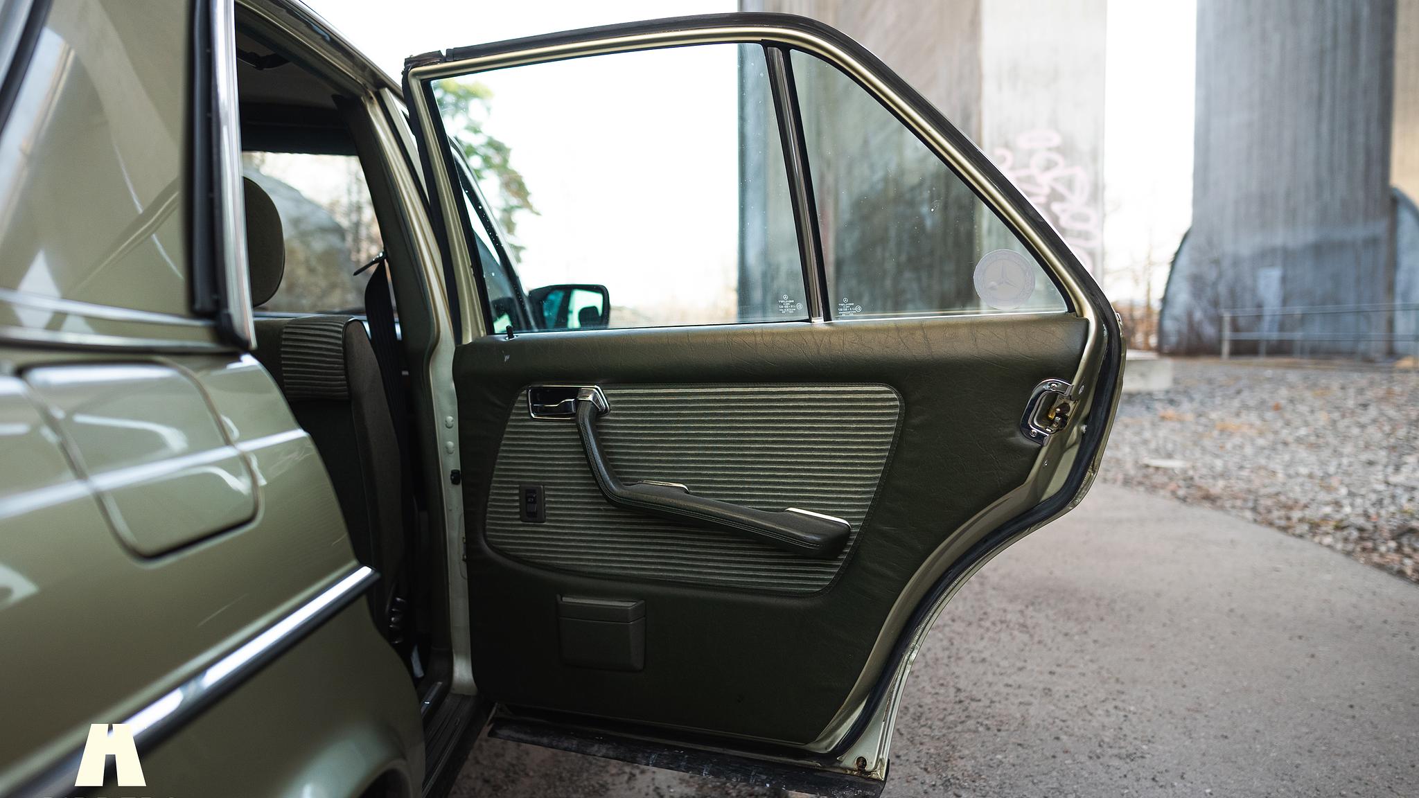 Innenraumfoto von 1985 Mercedes-Benz 200 Series 3  (10)