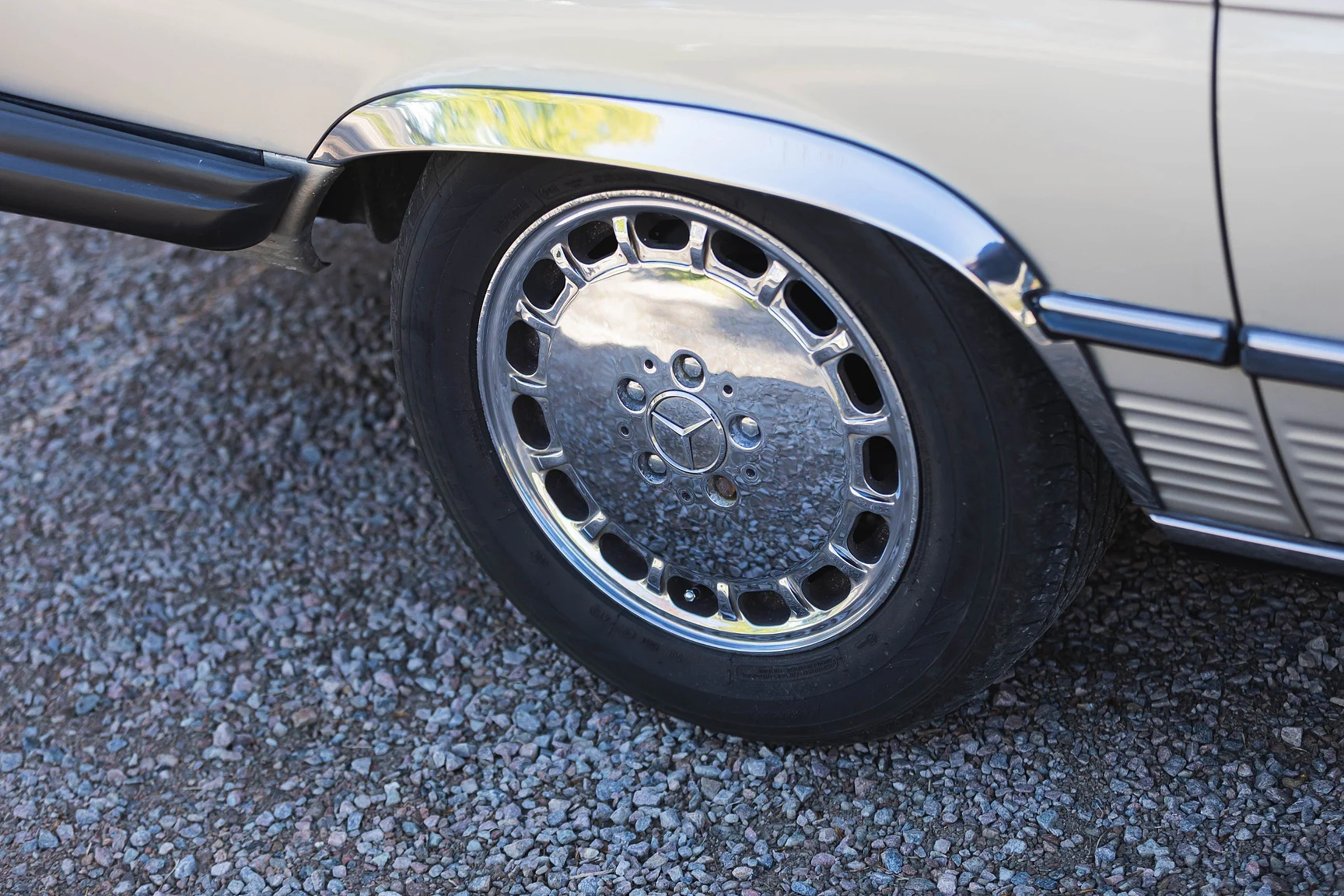 Exteriörbild på 1980 Mercedes-Benz 450 SL  (12)