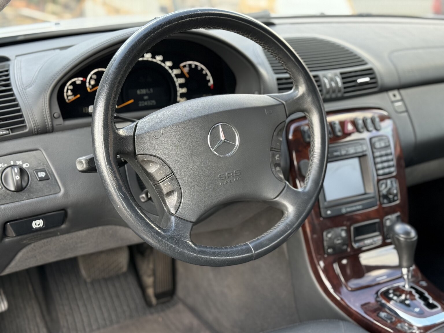Interior image of 2000 Mercedes-Benz CL 500