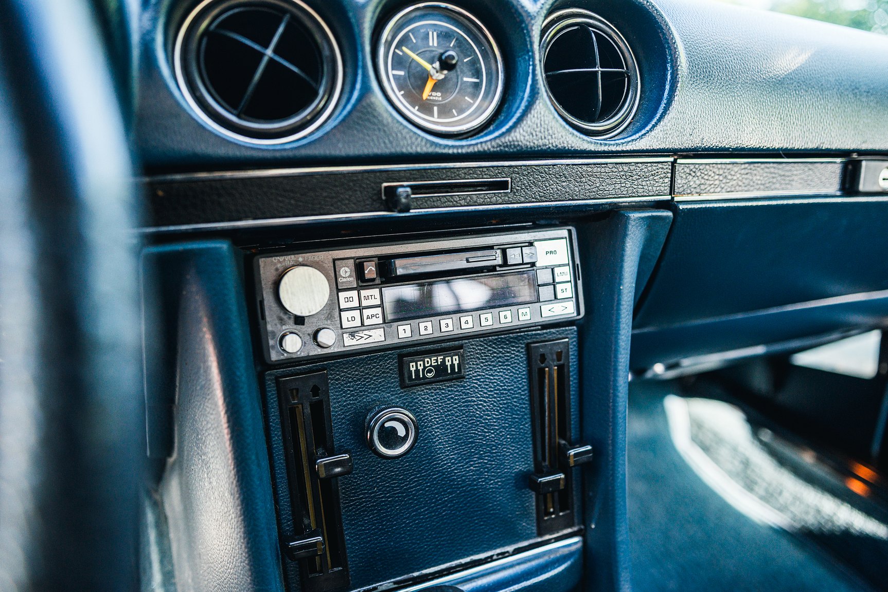 Interior image of 1972 Mercedes-Benz 350 SL