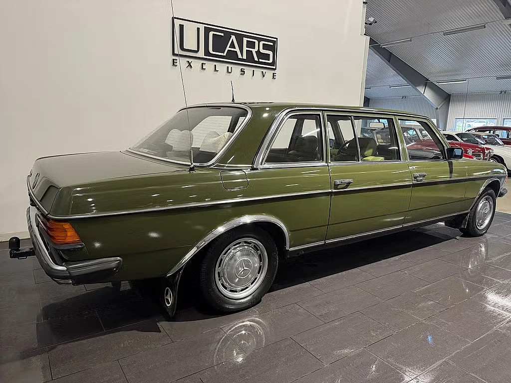 Exteriörbild på 1981 Mercedes 300D Lang (3)