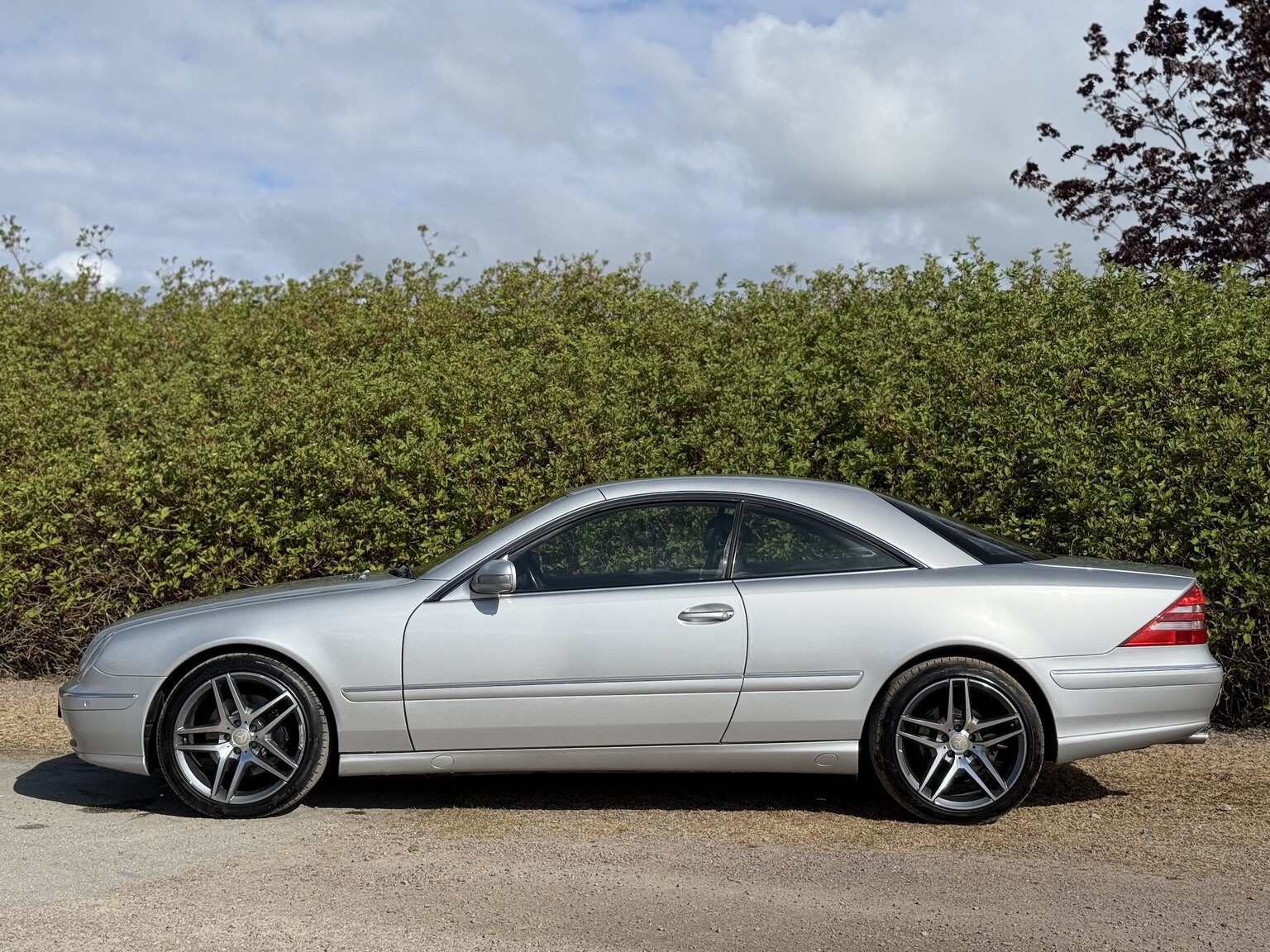 Exterior image of 2000 Mercedes-Benz CL 500