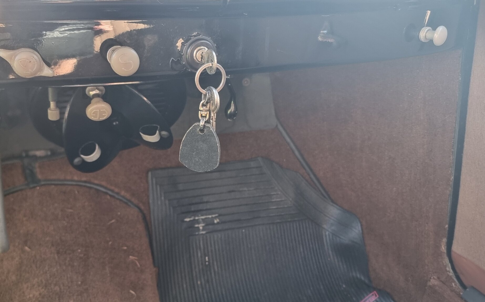 Interior image of 1951 Peugeot 203 De Luxe