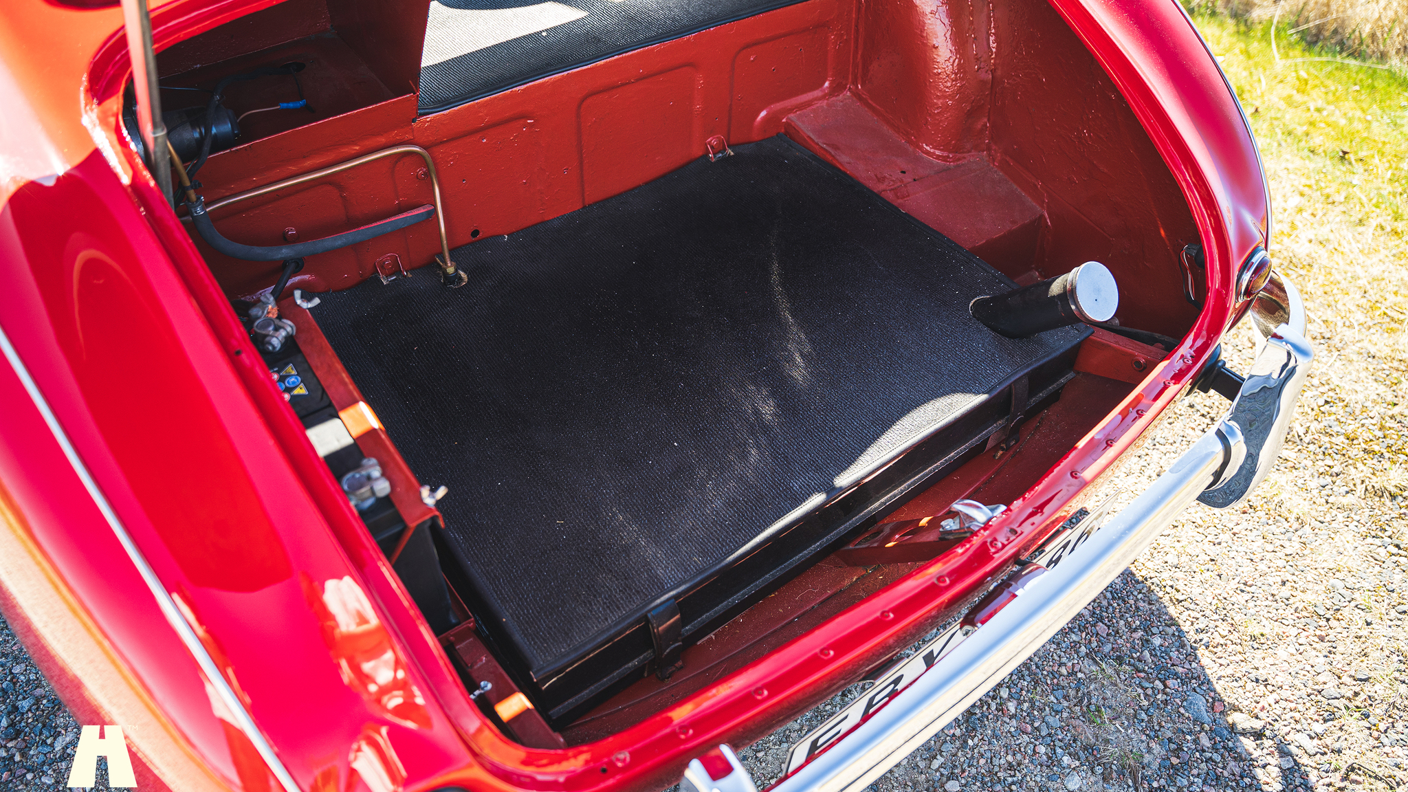 Interior image of 1954 Austin Healey 100 BN1 (32)