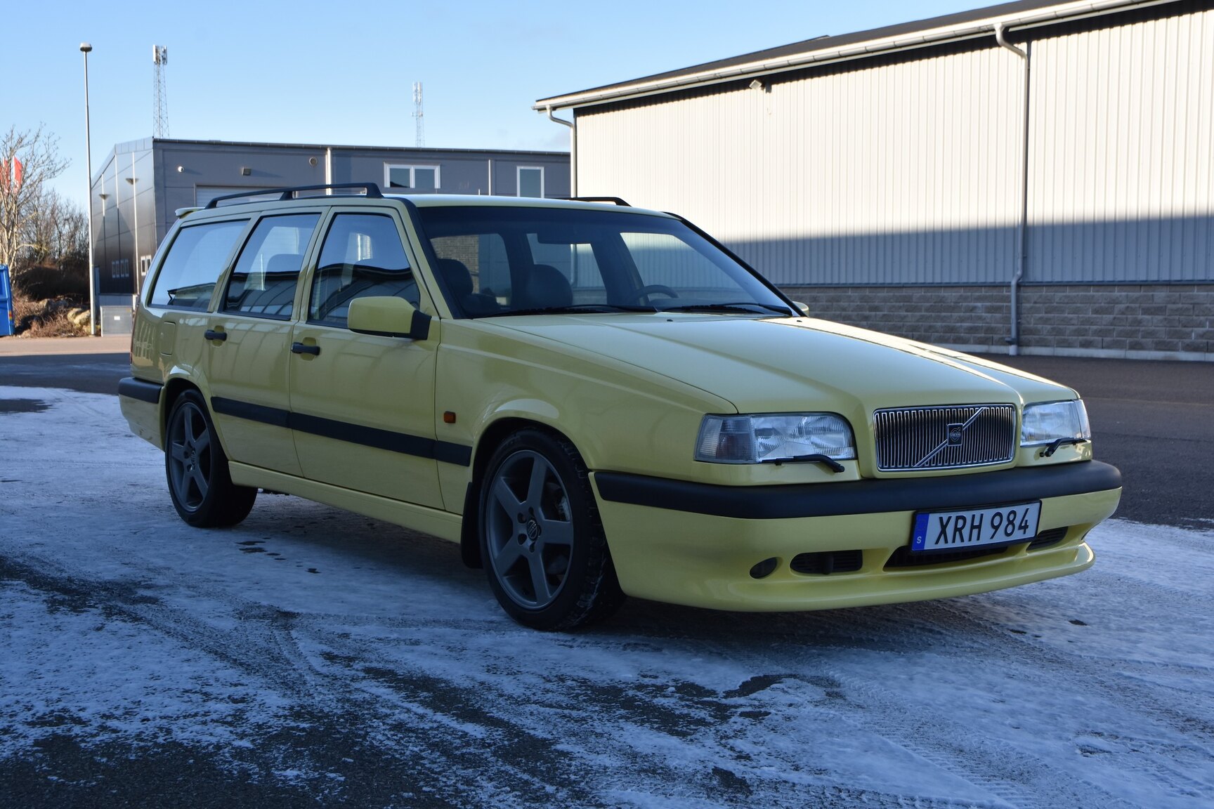 Exterior image of 1995 Volvo 850 T-5R Kombi