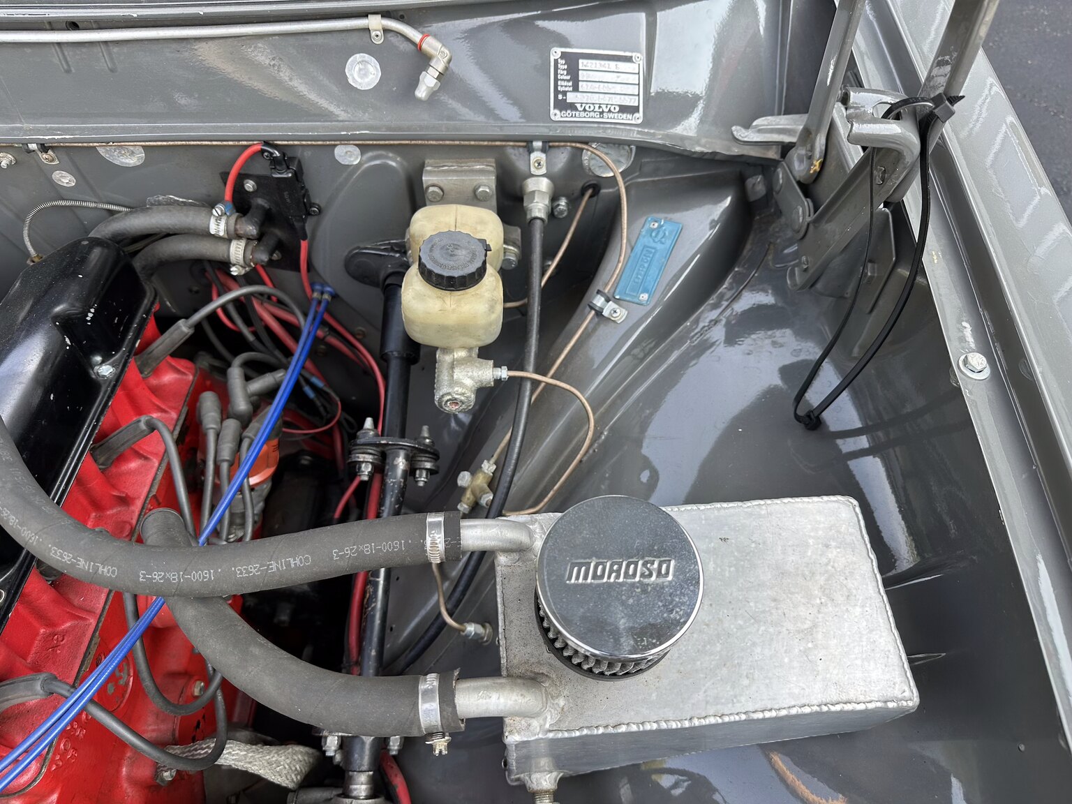 Image of 1969 Volvo 142 race car mechanics