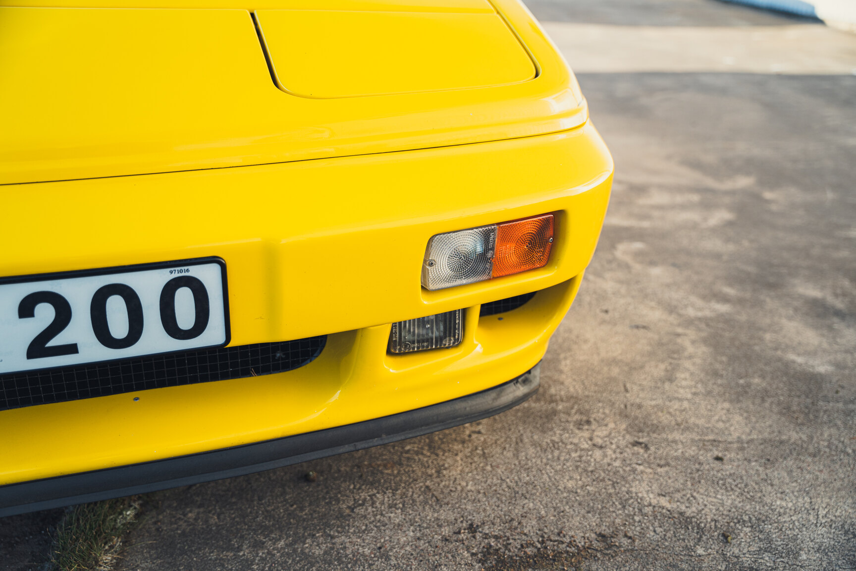 Exterior image of 1989 Lotus Esprit Turbo SE