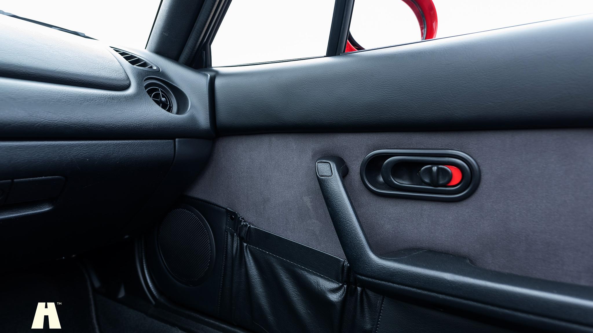 Innenraumfoto von 1997 Mazda MX-5 (54)