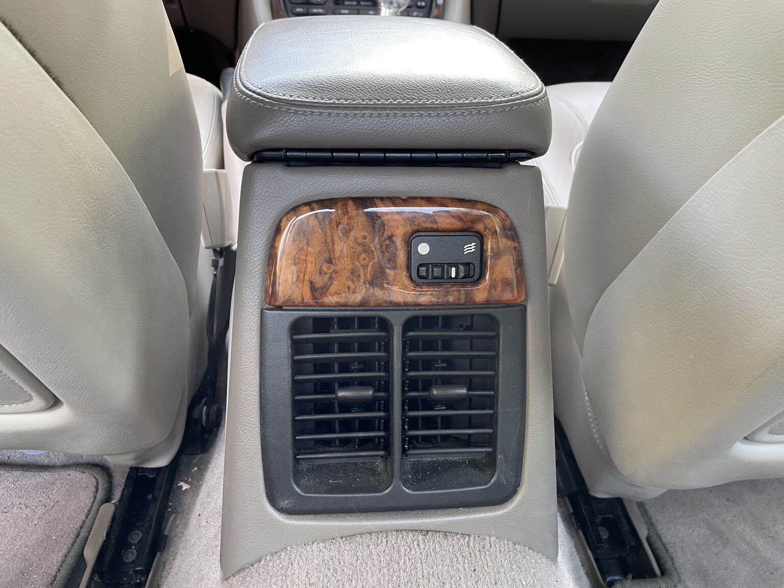 Innenraumfoto von 1998 Jaguar XJ8 Sovereign (25)