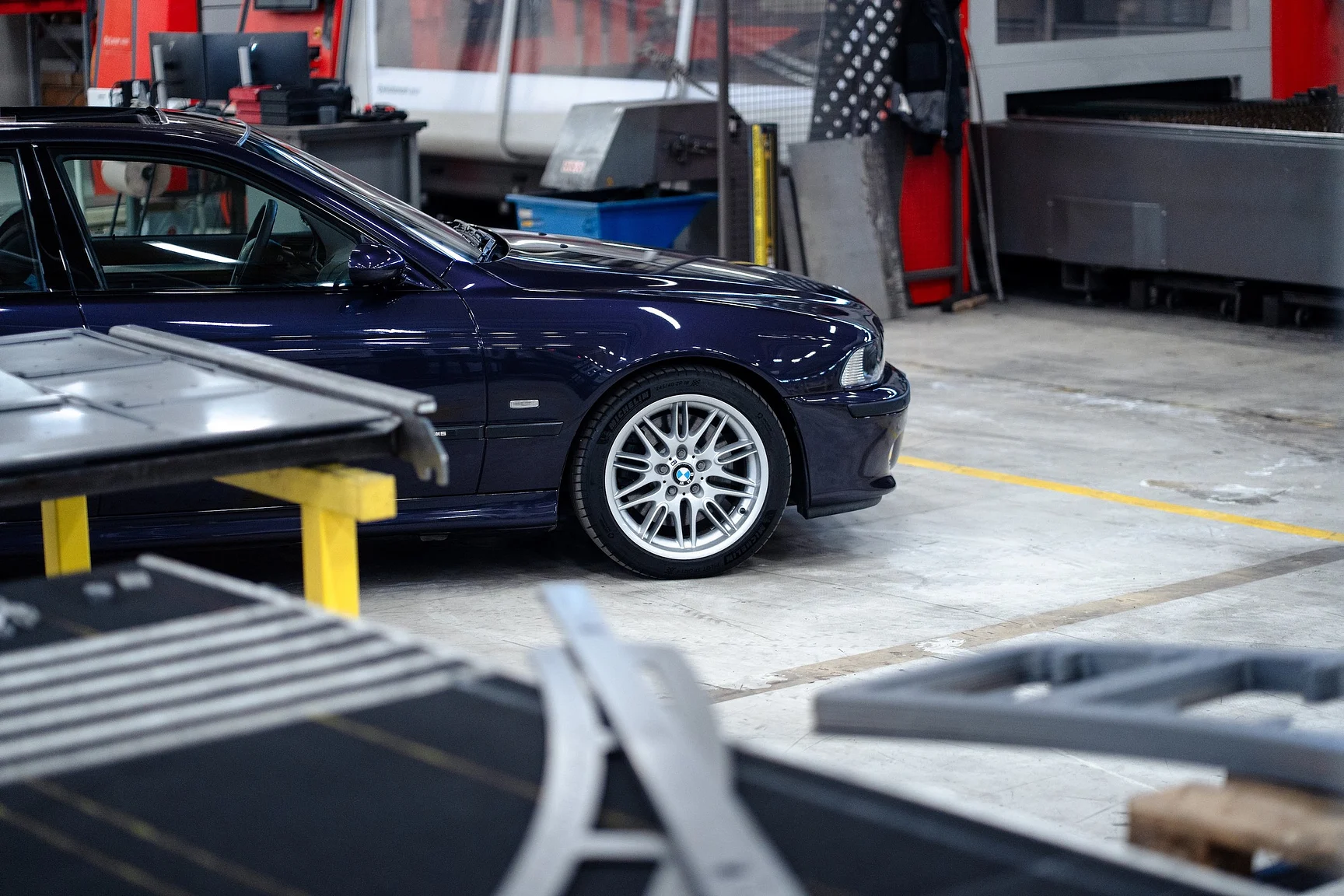 Exteriörbild på 2002 BMW M5 E39 (113)