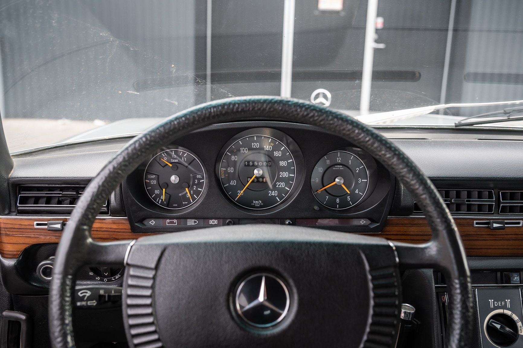 Interior image of 1975 Mercedes-Benz 280 SE 