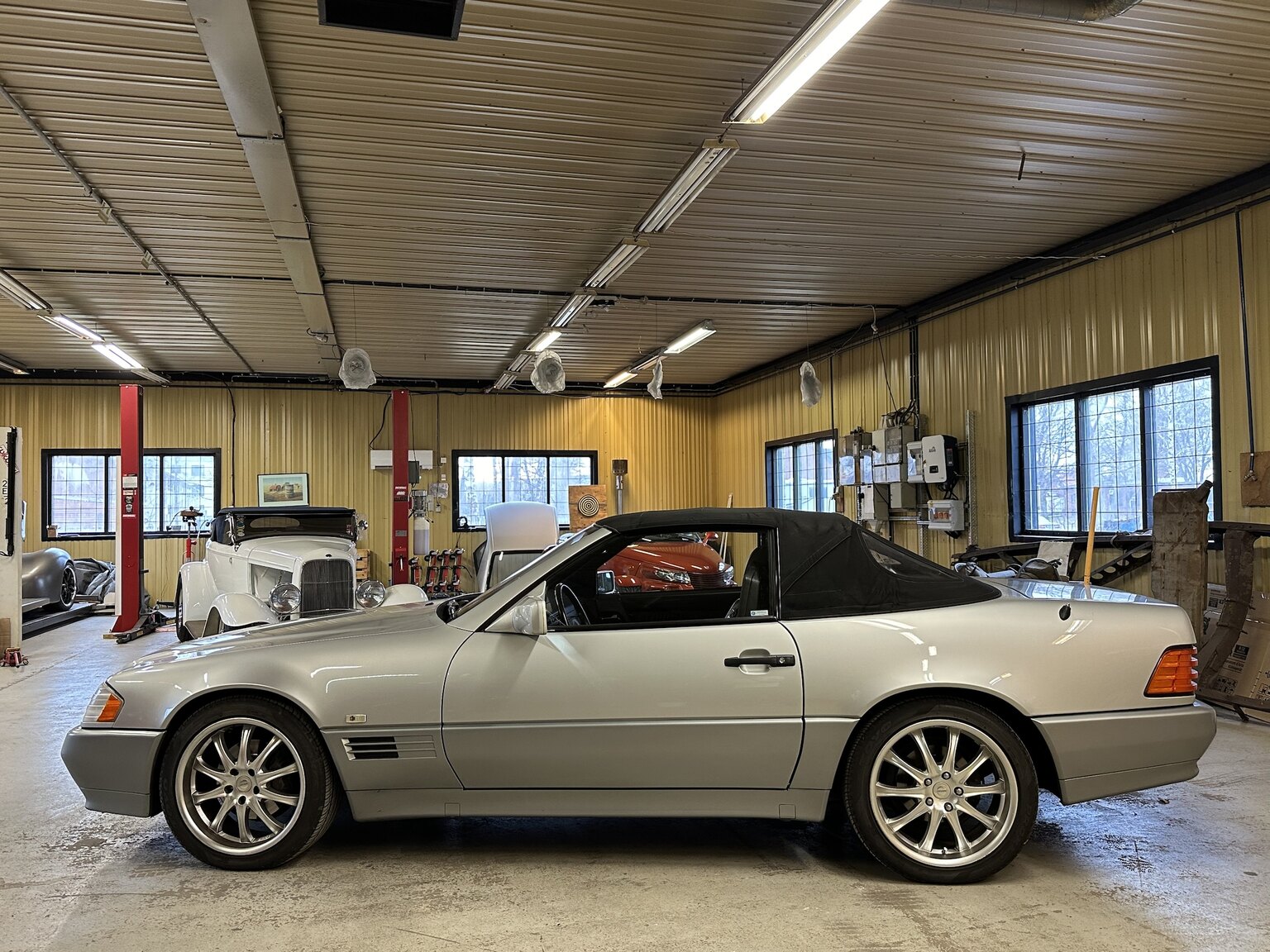 Exteriörbild på 1993 Mercedes-Benz SL 320