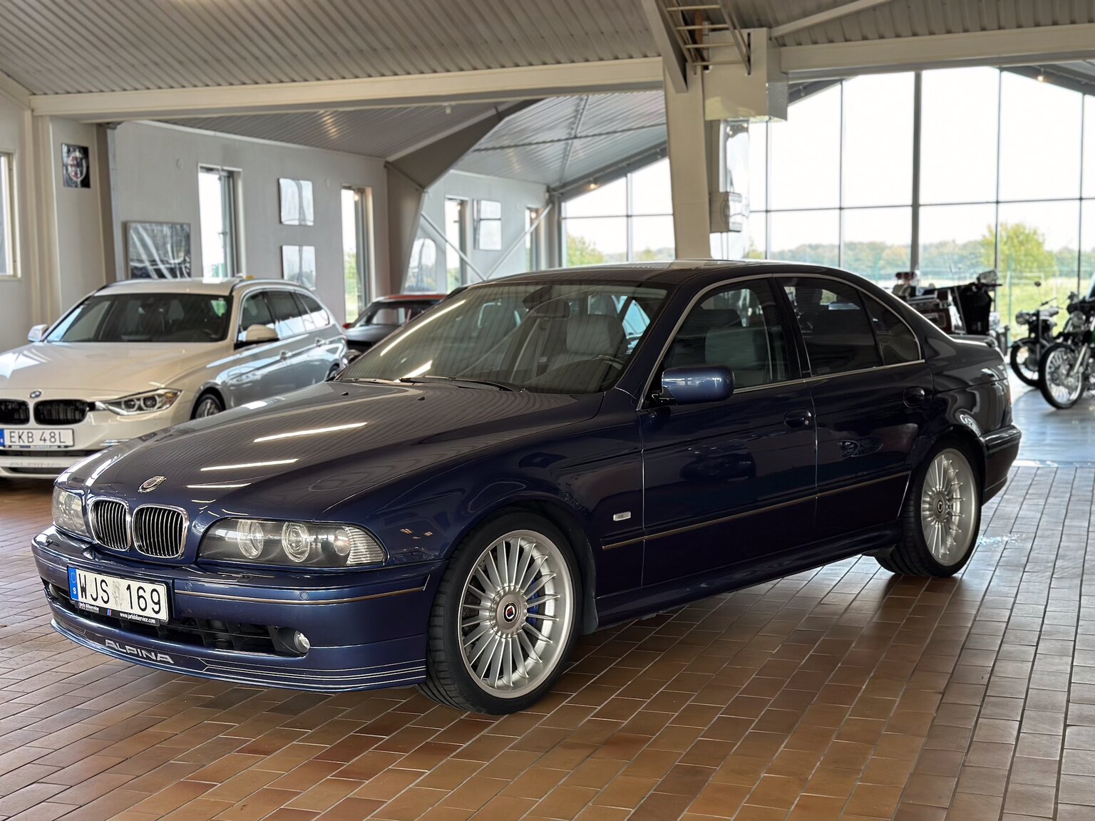 Exteriörbild på 2002 ALPINA B10 V8S