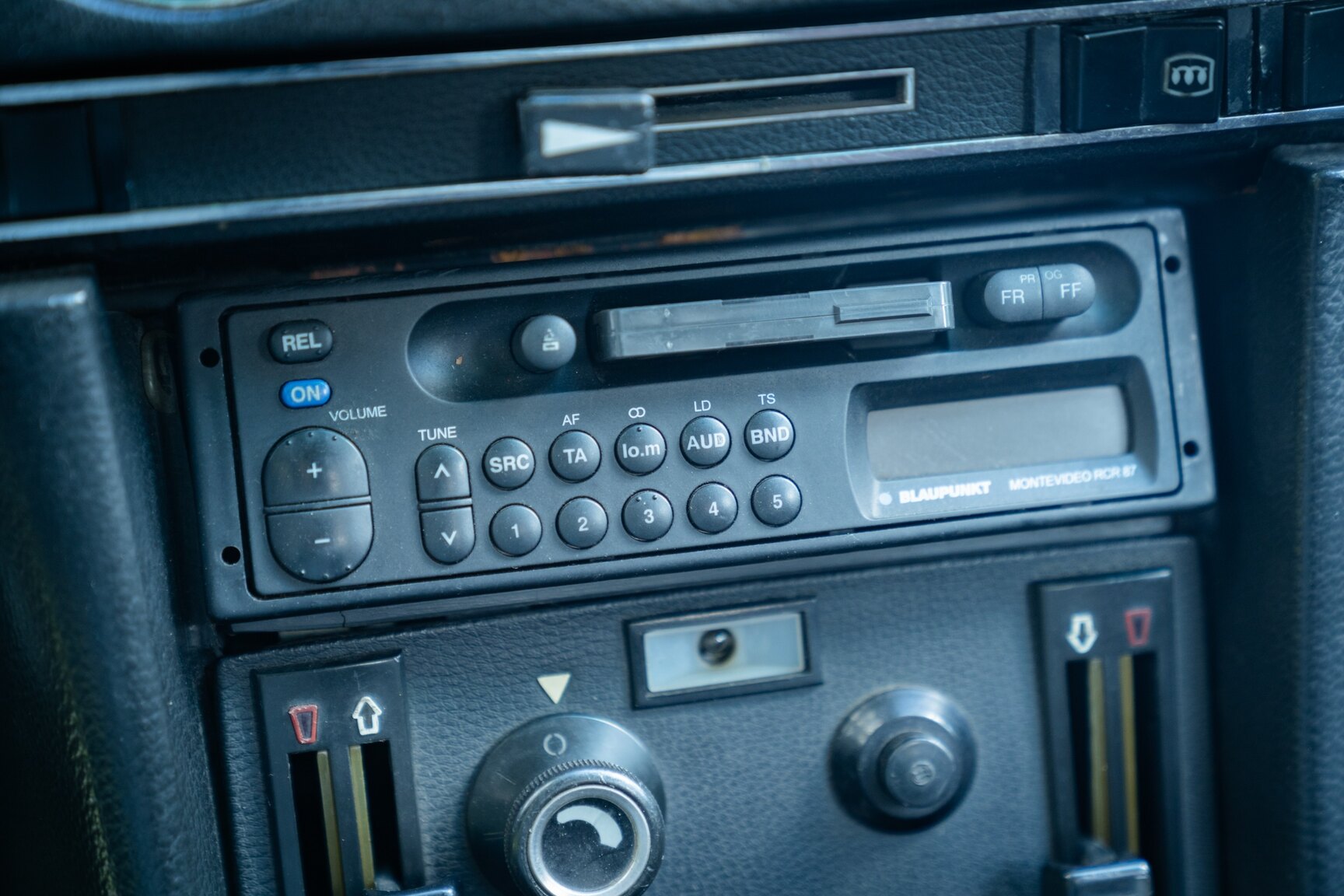 Interior image of 1975 Mercedes-Benz 350 SLC