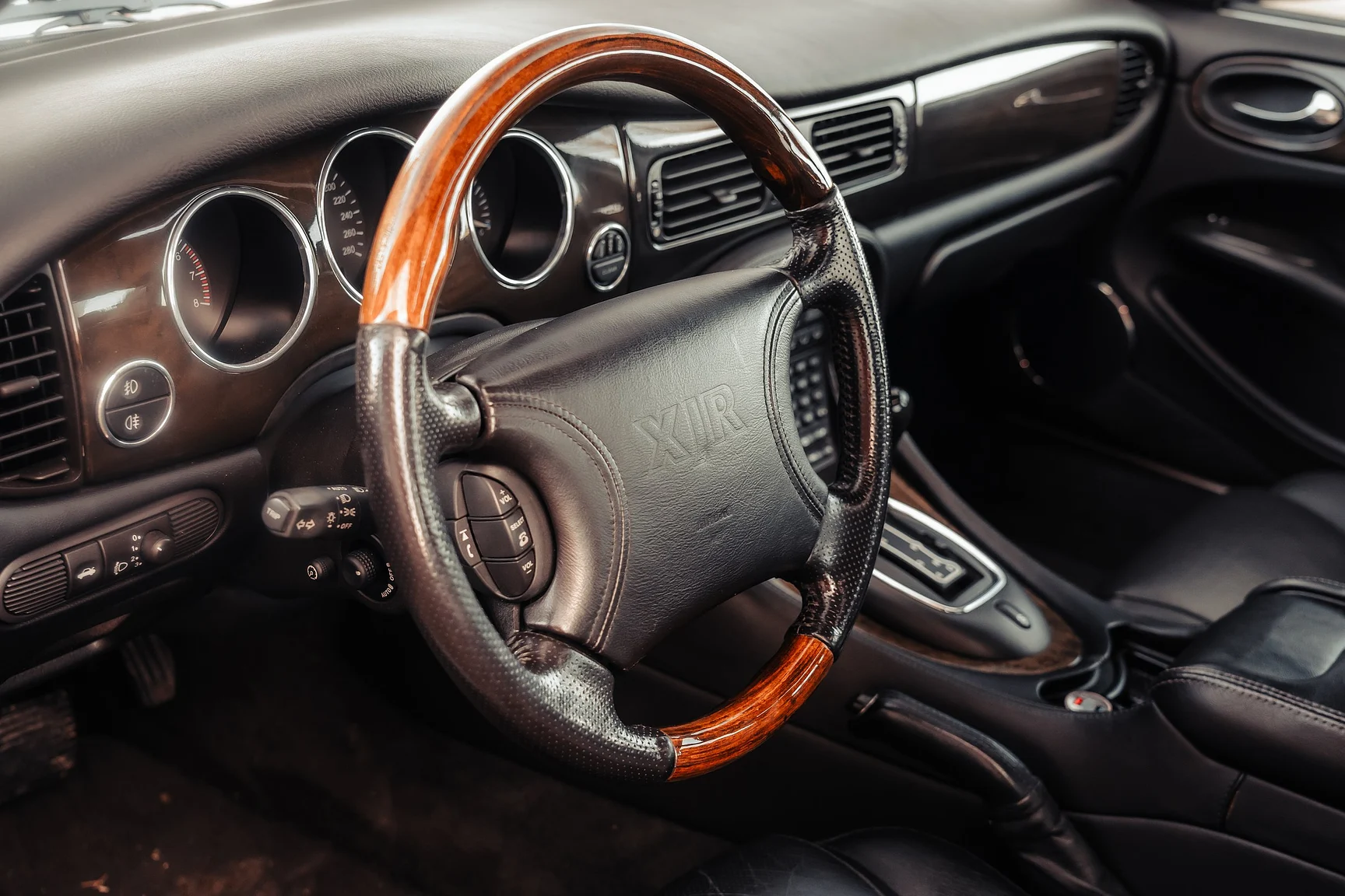 Interior image of 1997 Jaguar XJR 4.0 Kompressor NO RESERVE (6)