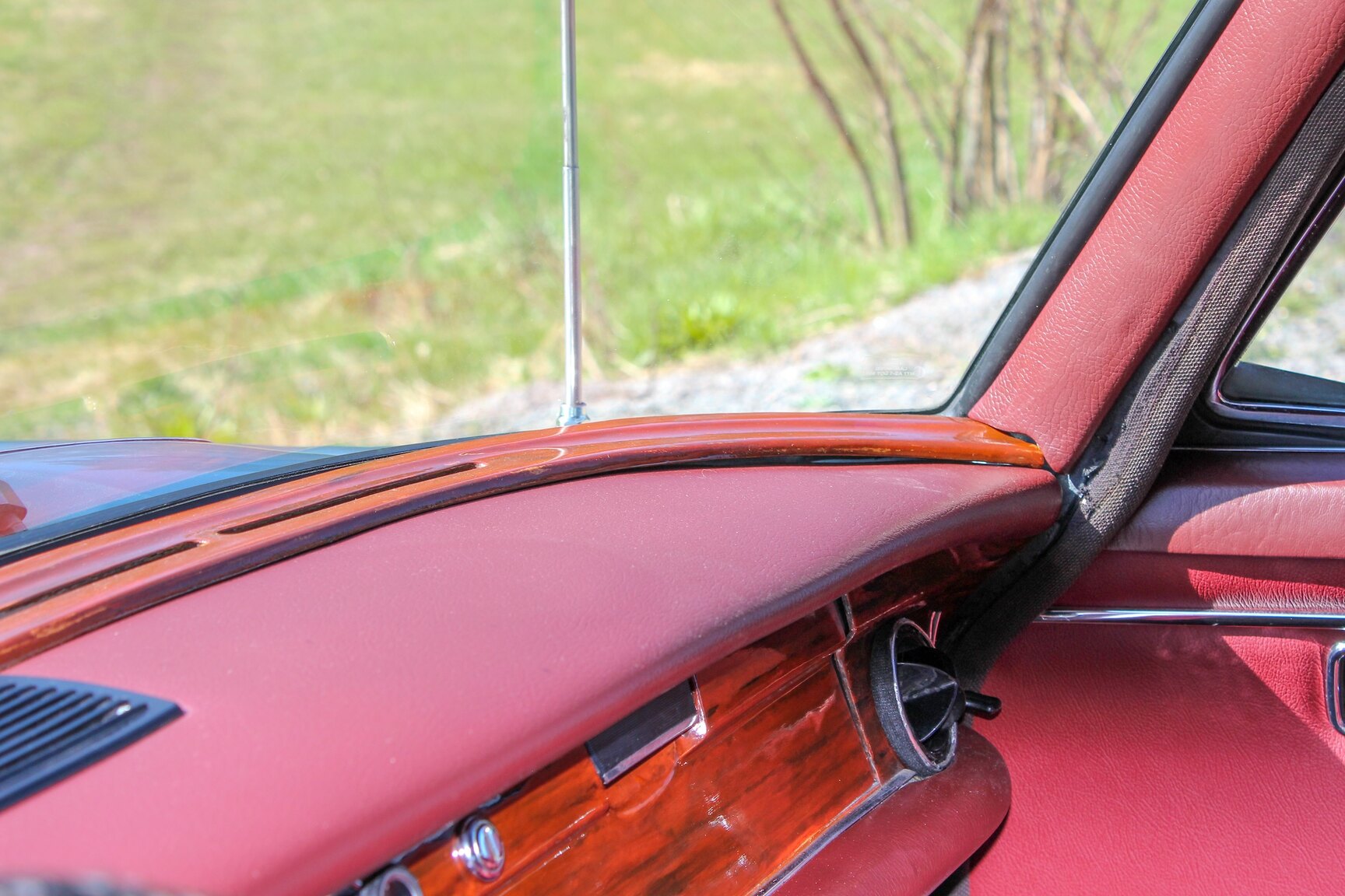 Innenraumfoto von 1972 Mercedes-Benz 300 SEL 3.5