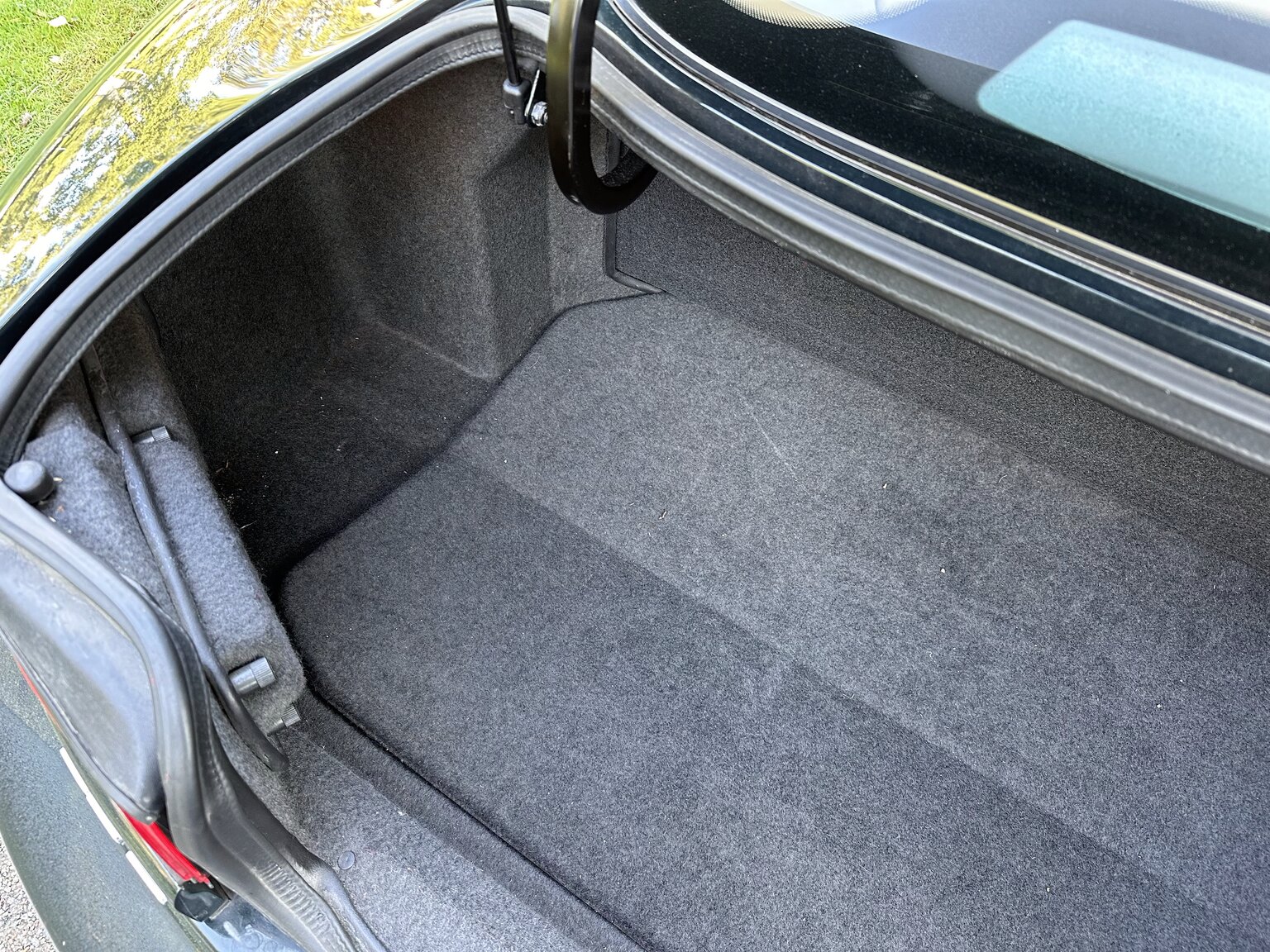 Interior image of 2003 Aston Martin DB7