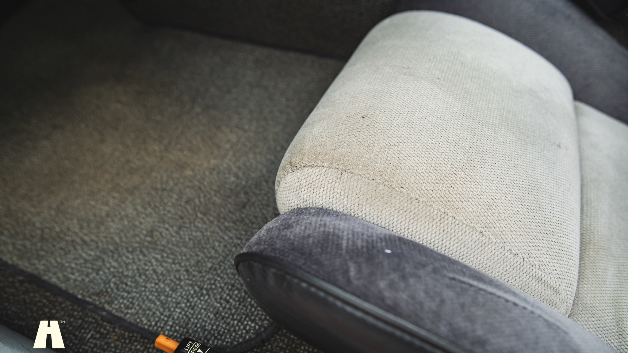 Interior image of 1985 Pontiac Fiero GT (61)